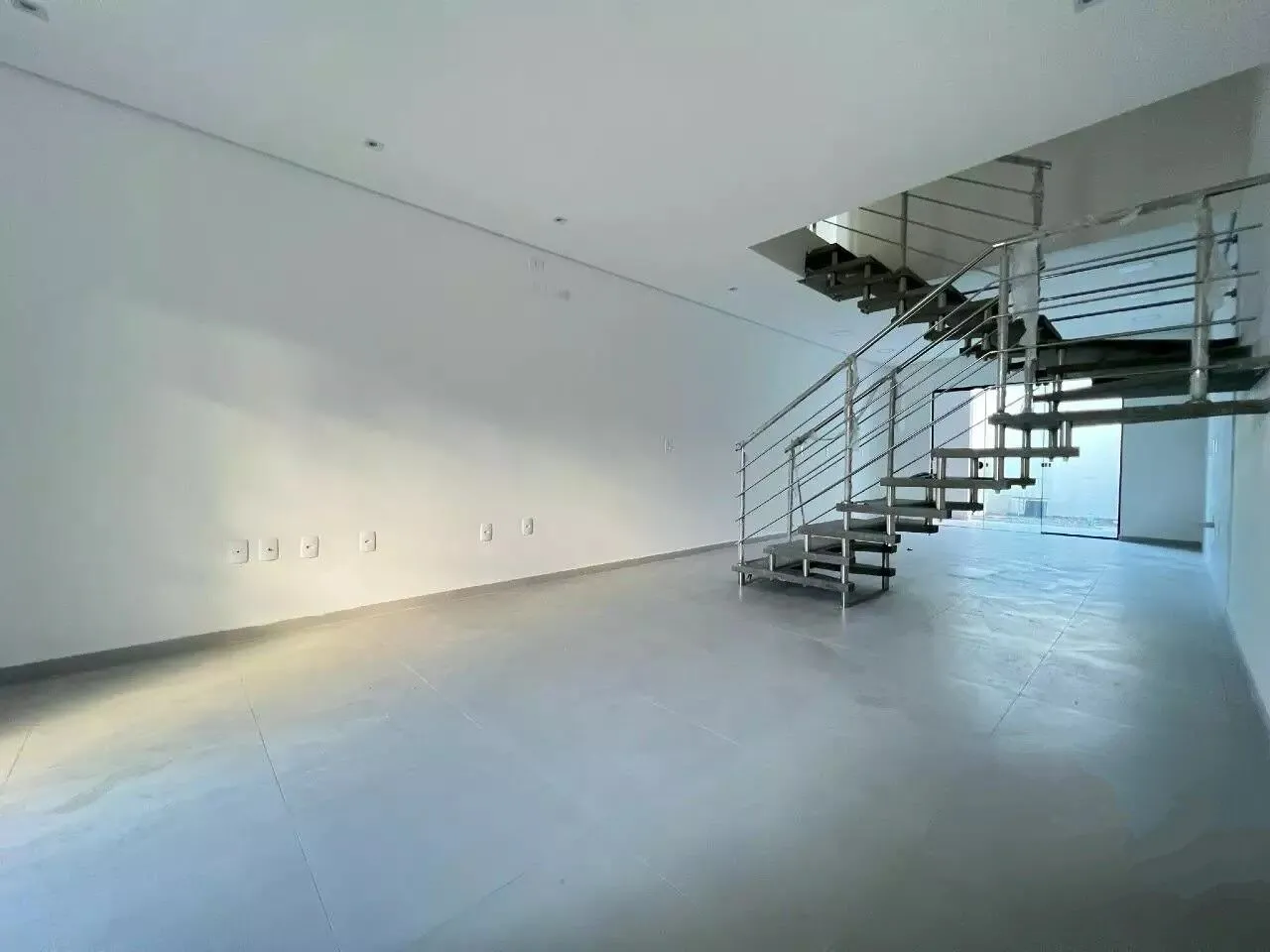 Casa à venda com 3 quartos e 1 suíte, 1 vaga, 110m² na Avenida Antônio Ramos Alvim no Floresta, Joinville — foto 5