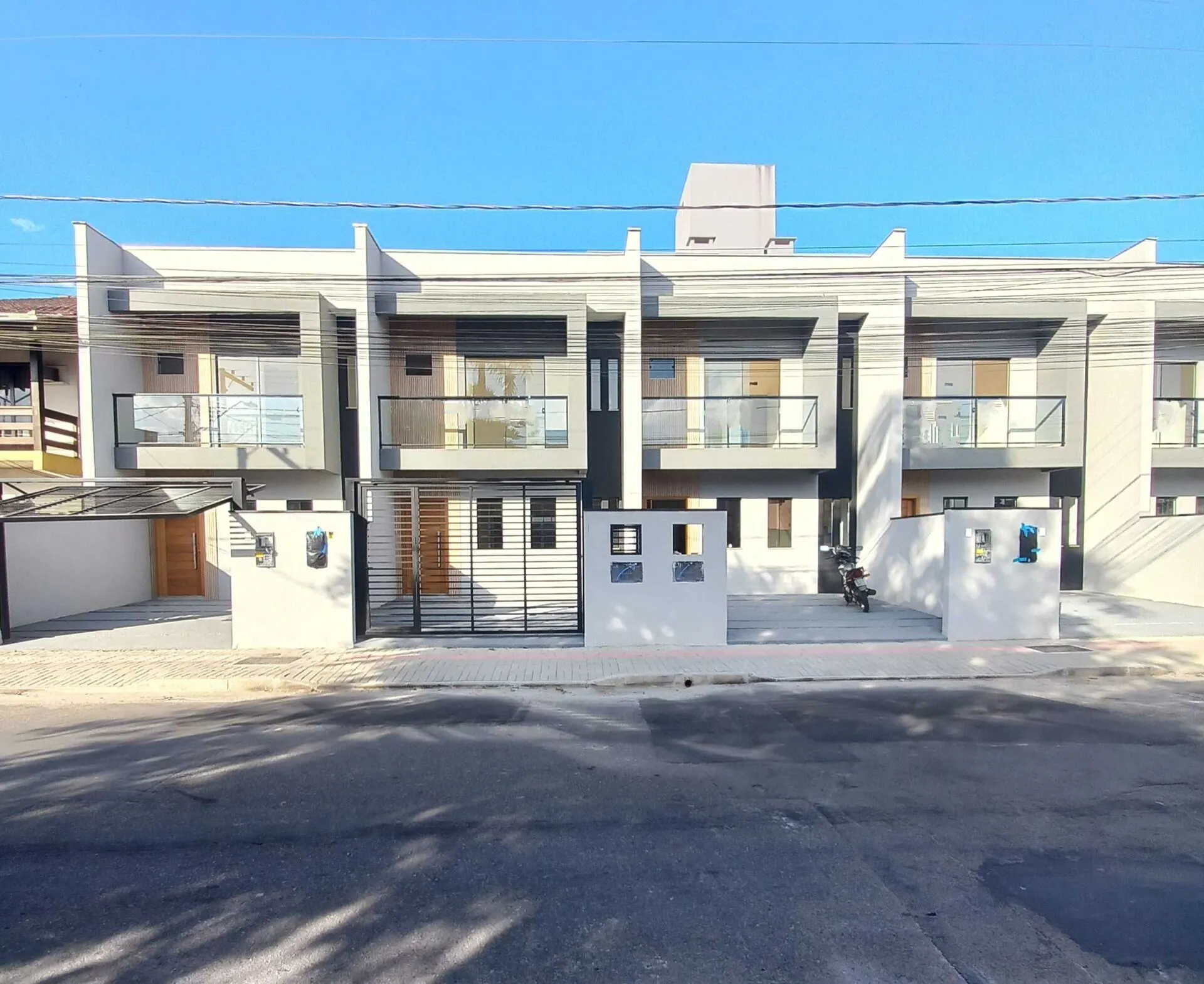 Casa à venda com 2 quartos e 2 suítes, 2 vagas, 85m² no Costa e Silva, Joinville - foto 1