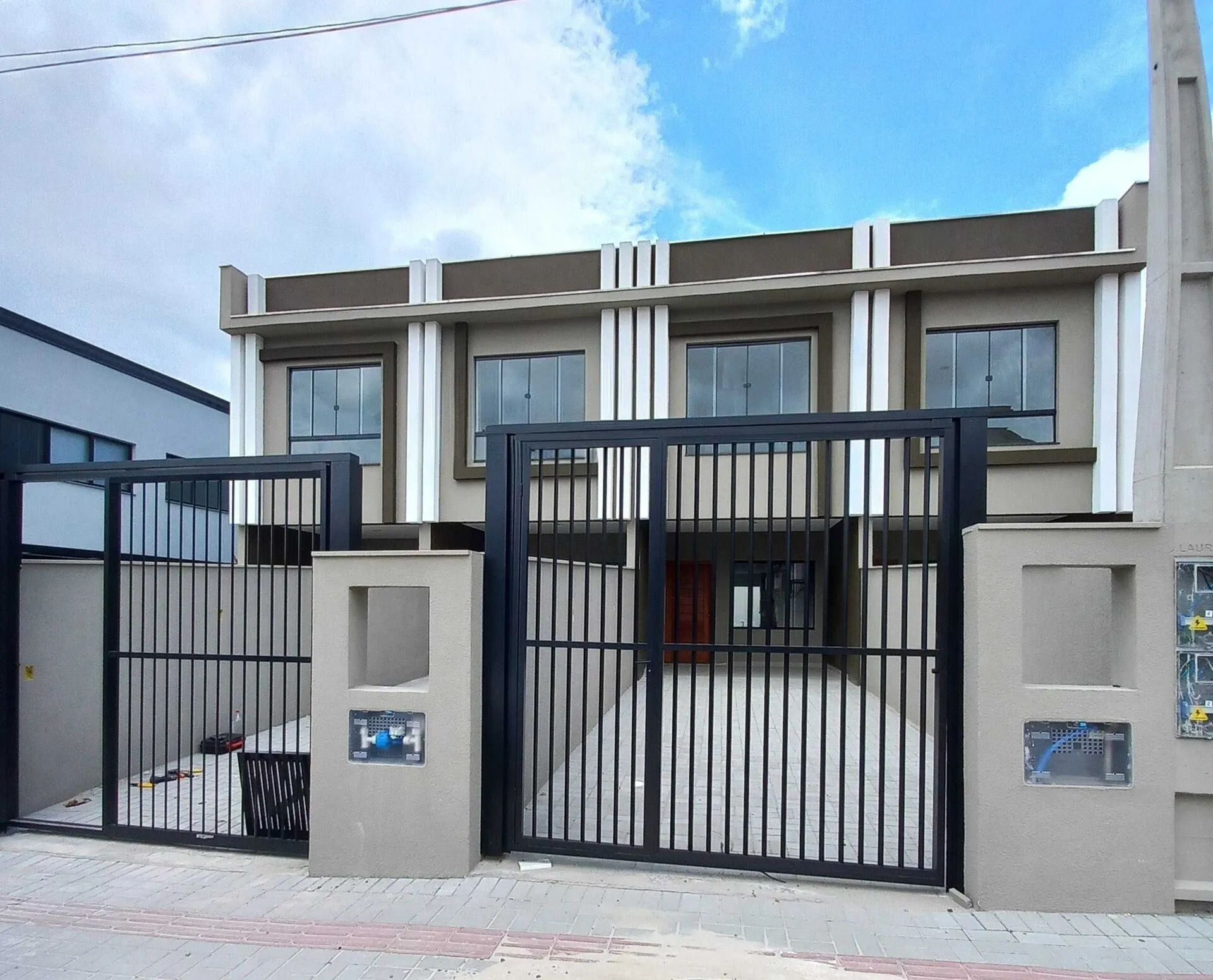 Casa à venda com 3 quartos e 1 suíte, 2 vagas, 114m² no Costa e Silva, Joinville - foto 1