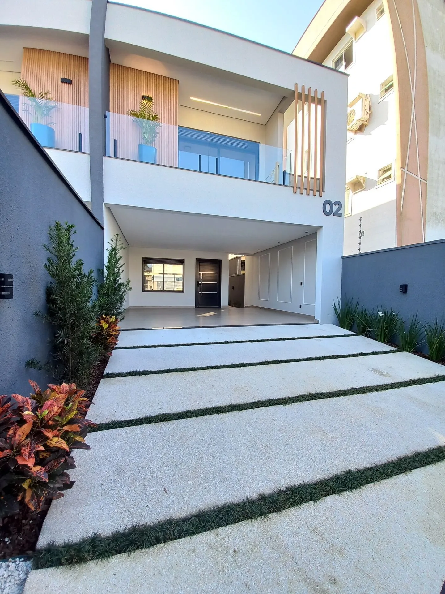 Casa à venda com 3 quartos e 3 suítes, 4 vagas, 168m² na Rua Tenente Antônio João no Jardim Sofia, Joinville — foto 2