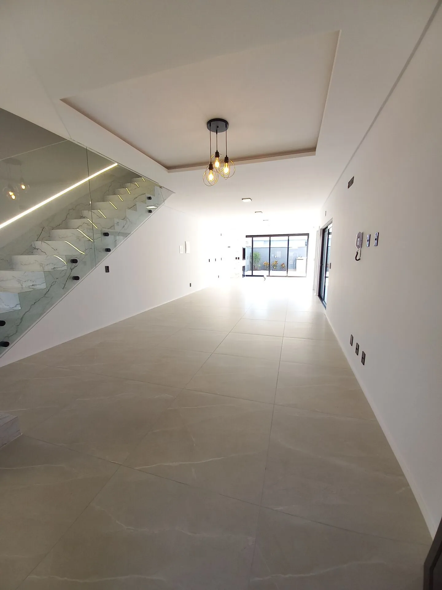 Casa à venda com 3 quartos e 3 suítes, 4 vagas, 168m² na Rua Tenente Antônio João no Jardim Sofia, Joinville — foto 3