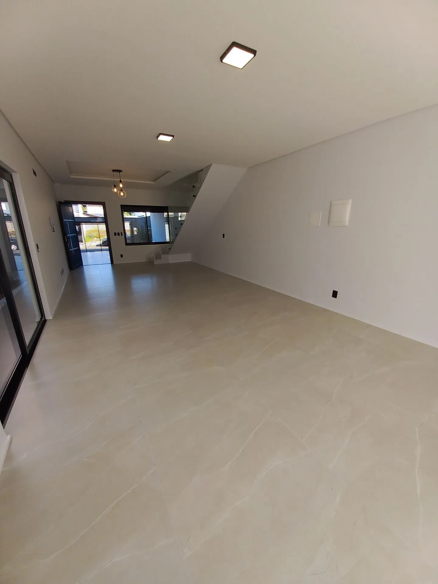 Casa à venda com 3 quartos e 3 suítes, 4 vagas, 168m² na Rua Tenente Antônio João no Jardim Sofia, Joinville — foto 4