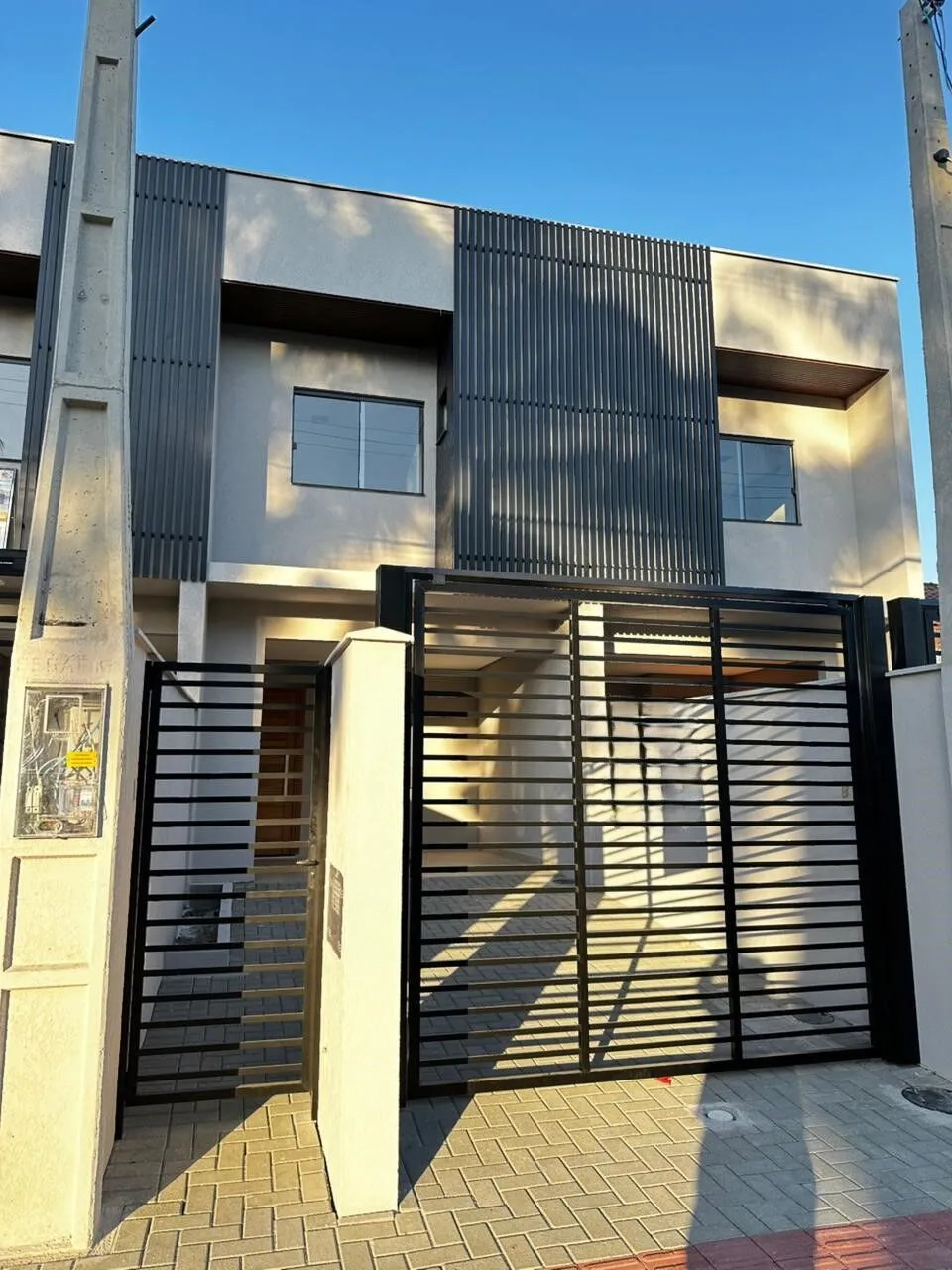 Casa à venda com 3 quartos e 1 suíte, 2 vagas, 105m² no Costa e Silva, Joinville - foto 1