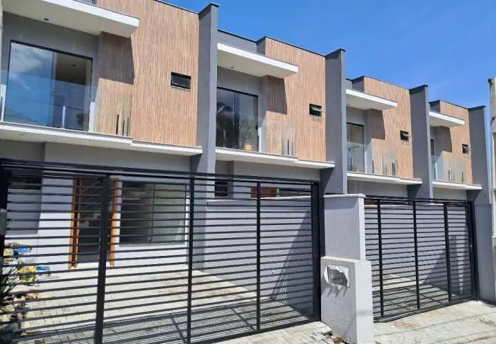 Casa à venda com 3 quartos e 1 suíte, 2 vagas, 108m² no Saguaçú, Joinville - foto 1
