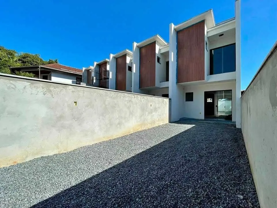 Casa à venda com 2 quartos e 2 suítes, 2 vagas, 75m² no Floresta, Joinville - foto 1