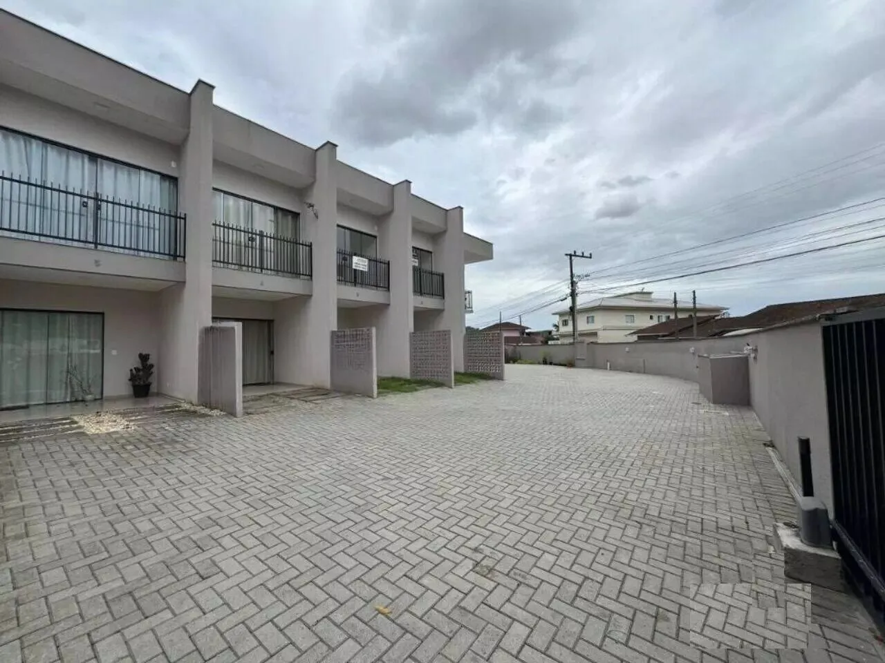 Casa à venda com 2 quartos e 2 suítes, 1 vaga, 72m² no Vila Nova, Joinville - foto 1