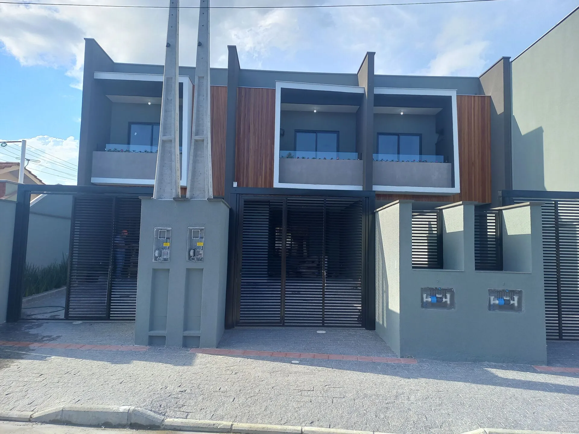 Casa à venda com 3 quartos e 1 suíte, 2 vagas, 115m² no Saguaçú, Joinville - foto 1