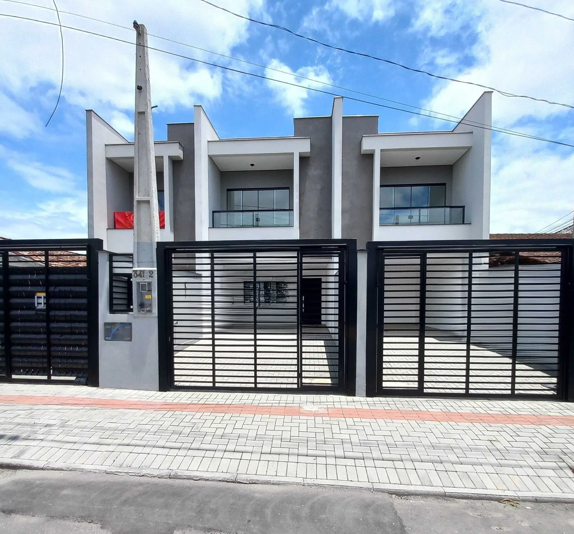 Casa à venda com 3 quartos e 1 suíte, 2 vagas, 105m² no Costa e Silva, Joinville - foto 1