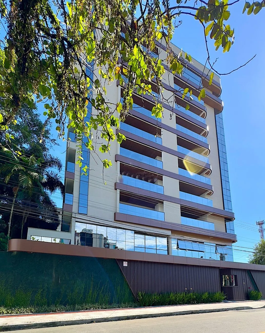 Apartamento à venda com 3 quartos e 3 suítes, 2 vagas, 172m² no Santo Antônio, Joinville - foto 1