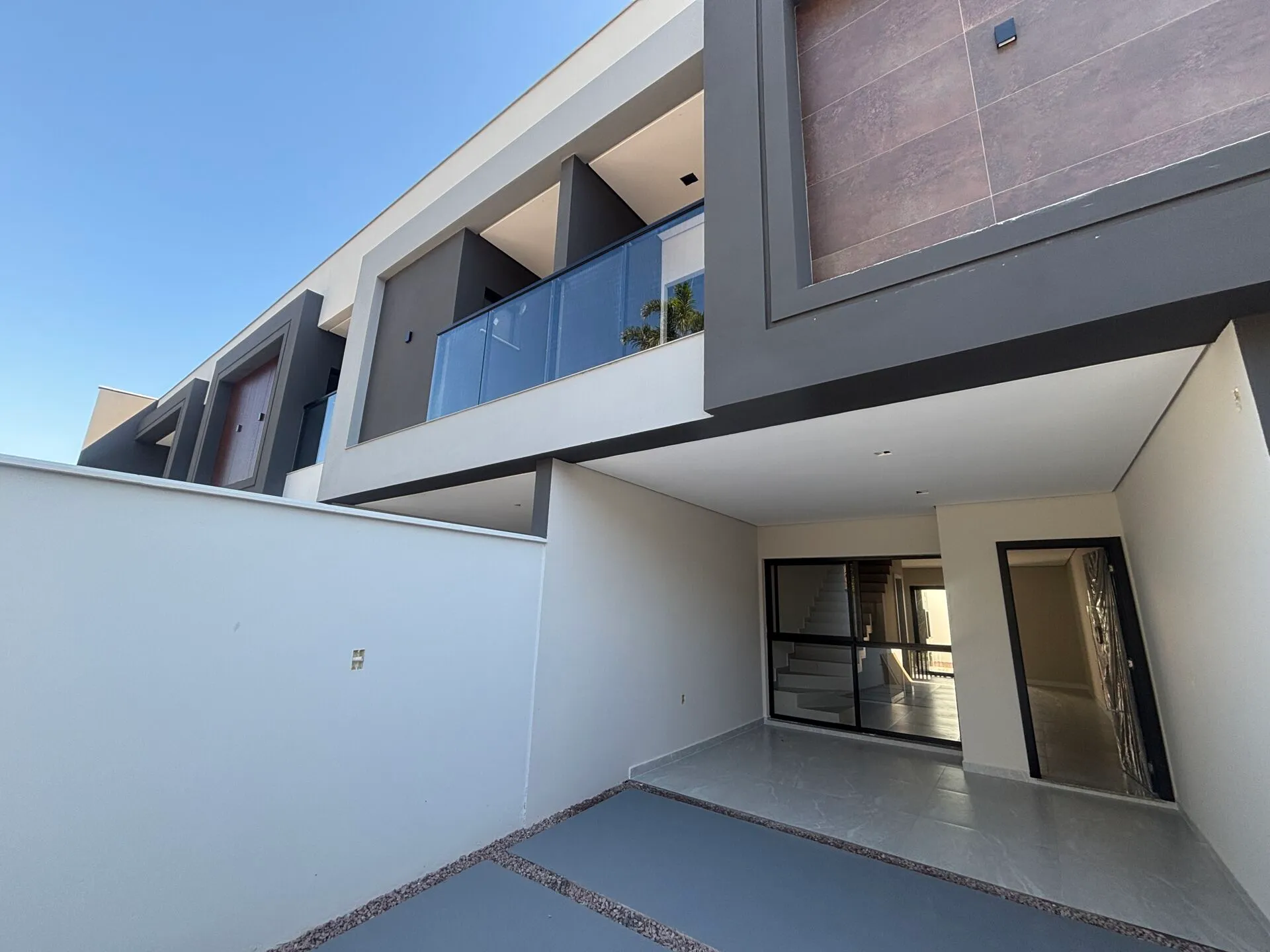 Casa à venda com 3 quartos e 1 suíte, 2 vagas, 113m² no Bom Retiro, Joinville - foto 1