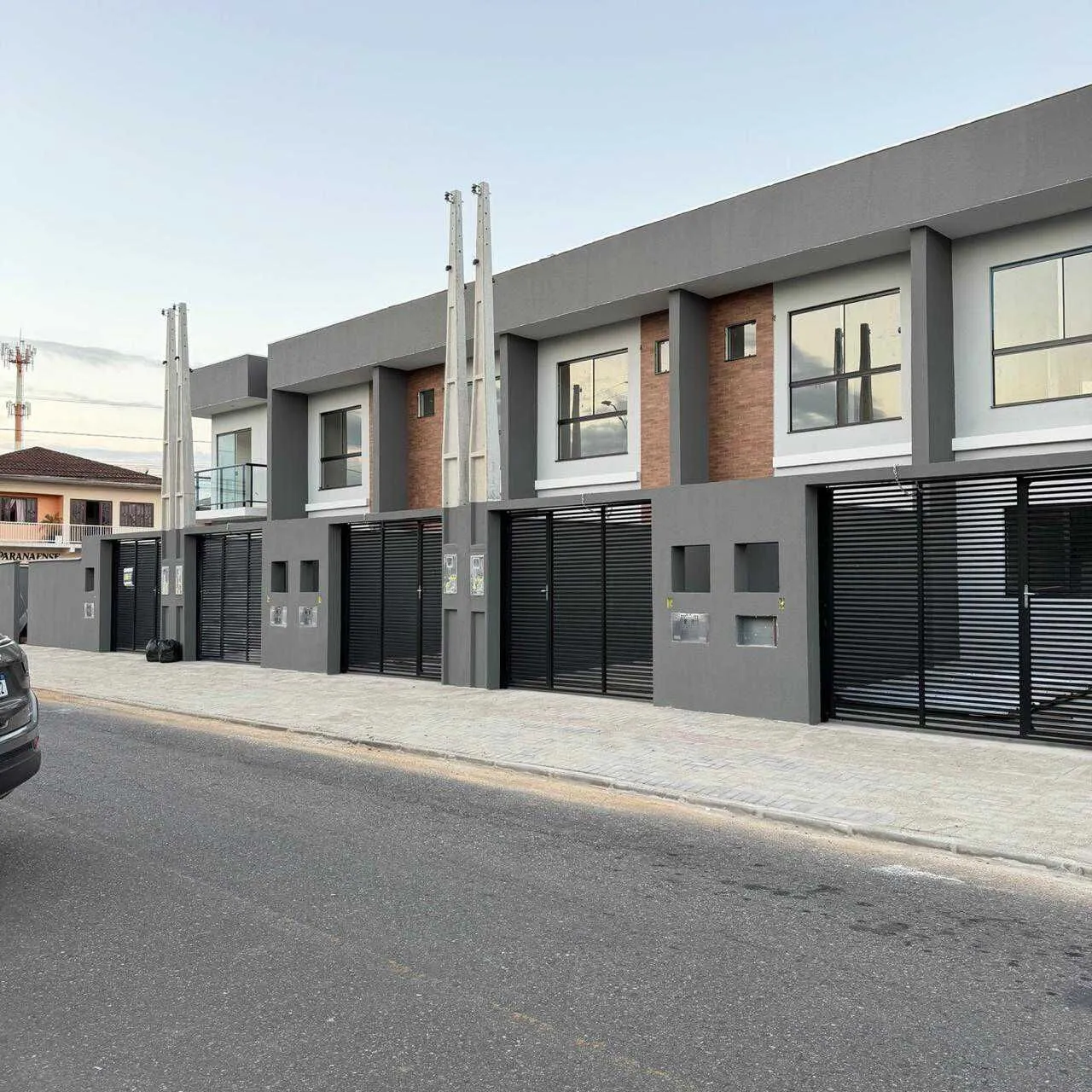 Casa à venda com 2 quartos e 2 suítes, 1 vaga, 74m² no Comasa, Joinville - foto 1