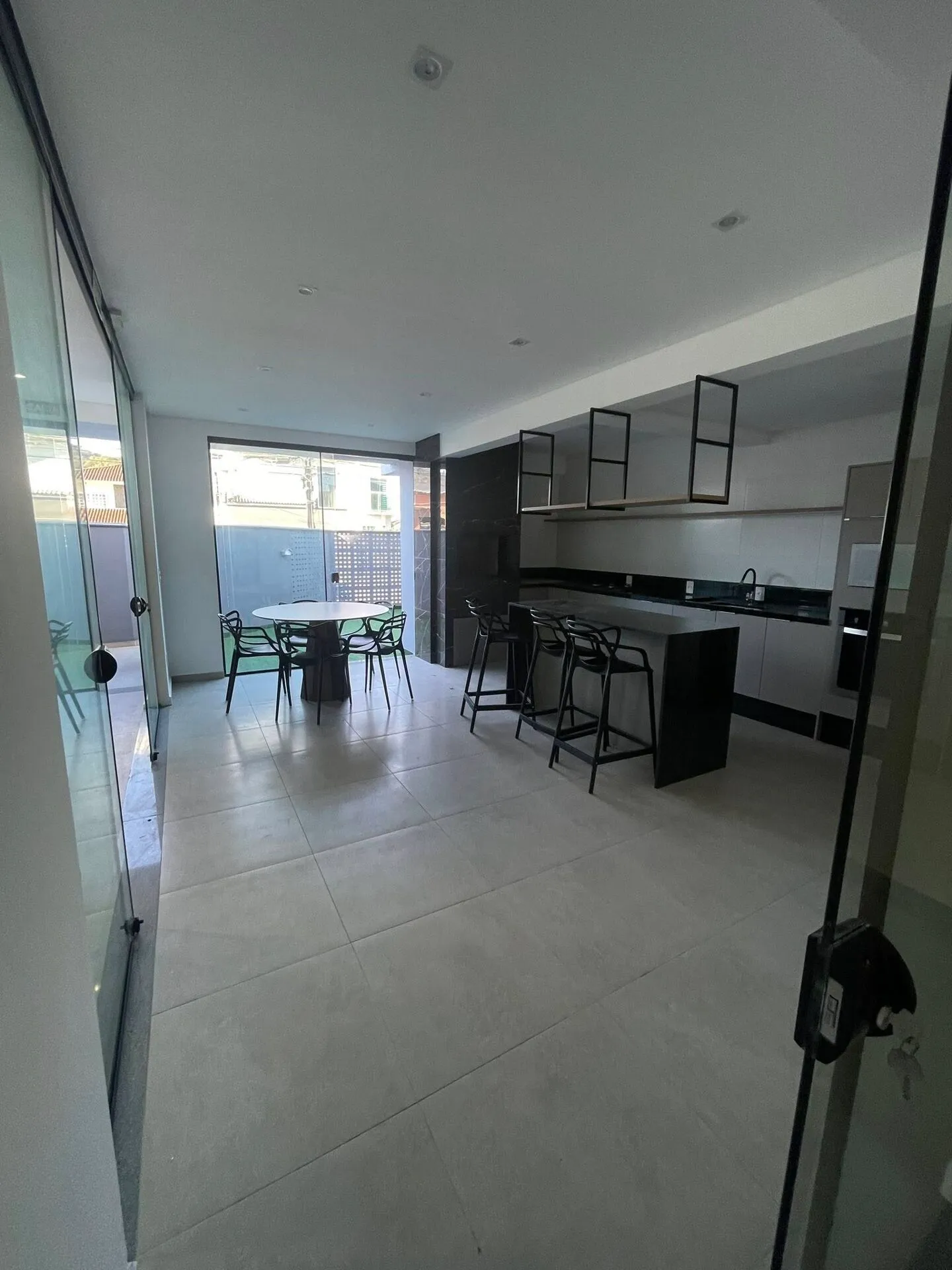 Apartamento à venda com 2 quartos e 1 suíte, 1 vaga, 65m² na Rua Estrela no Saguaçú, Joinville — foto 3