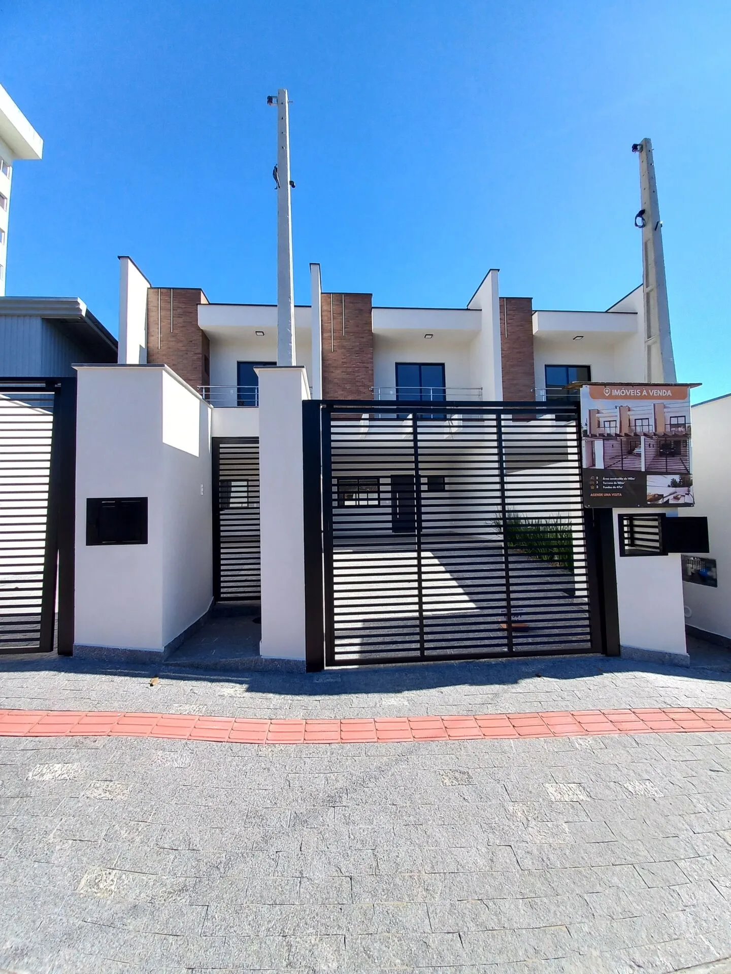 Casa à venda com 3 quartos e 1 suíte, 2 vagas, 140m² no Costa e Silva, Joinville - foto 1