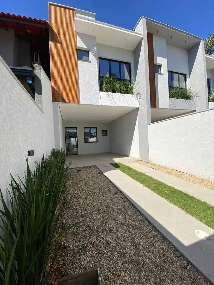 Casa à venda com 3 quartos e 1 suíte, 2 vagas, 126m² no Bom Retiro, Joinville - foto 1