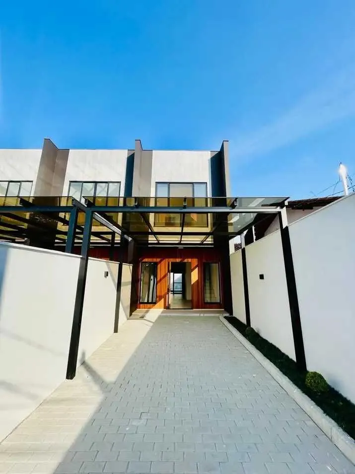 Casa à venda com 3 quartos e 1 suíte, 2 vagas, 112m² no Costa e Silva, Joinville - foto 1