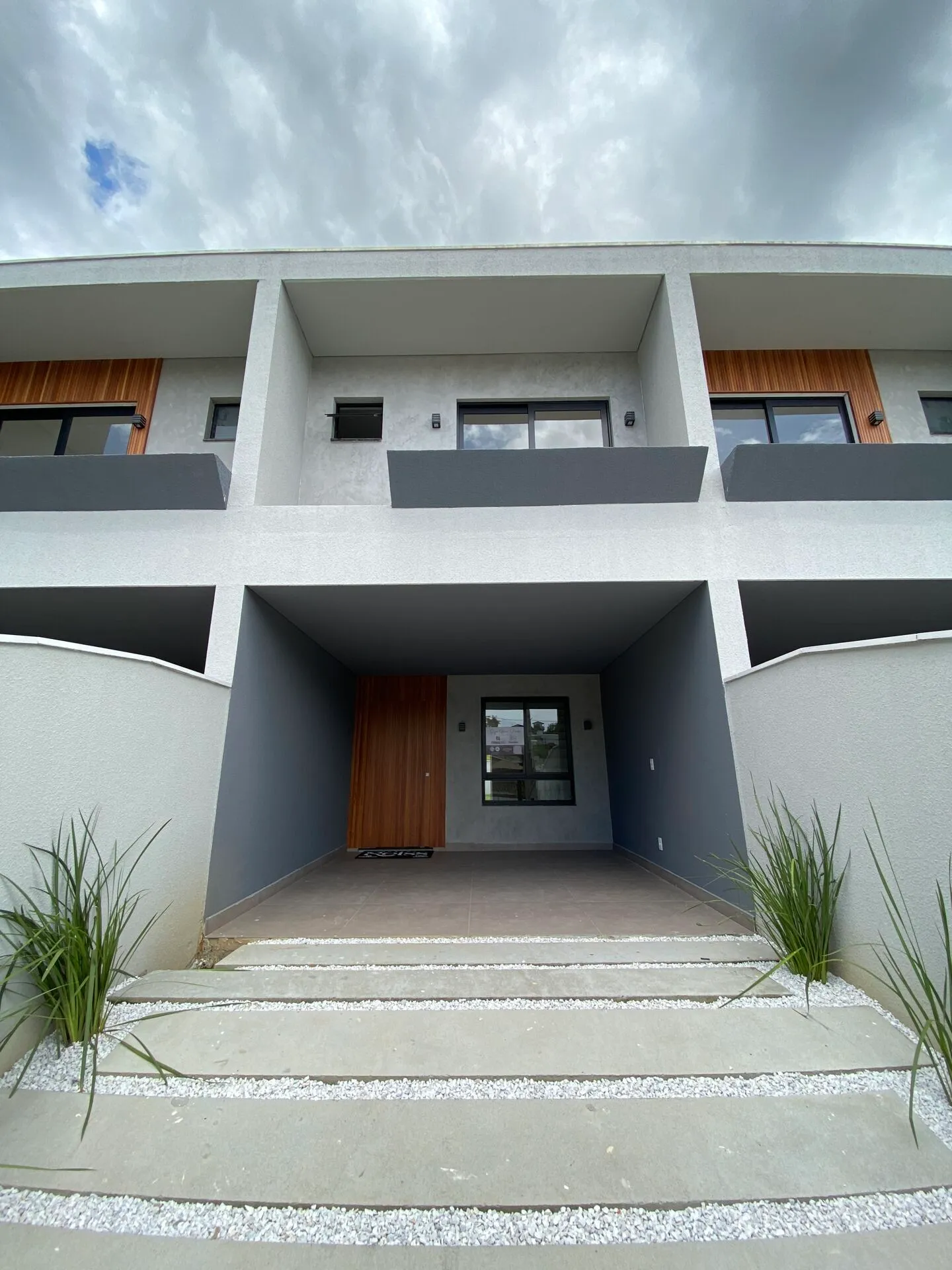 Casa à venda com 3 quartos e 1 suíte, 2 vagas, 125m² no São Marcos, Joinville - foto 1
