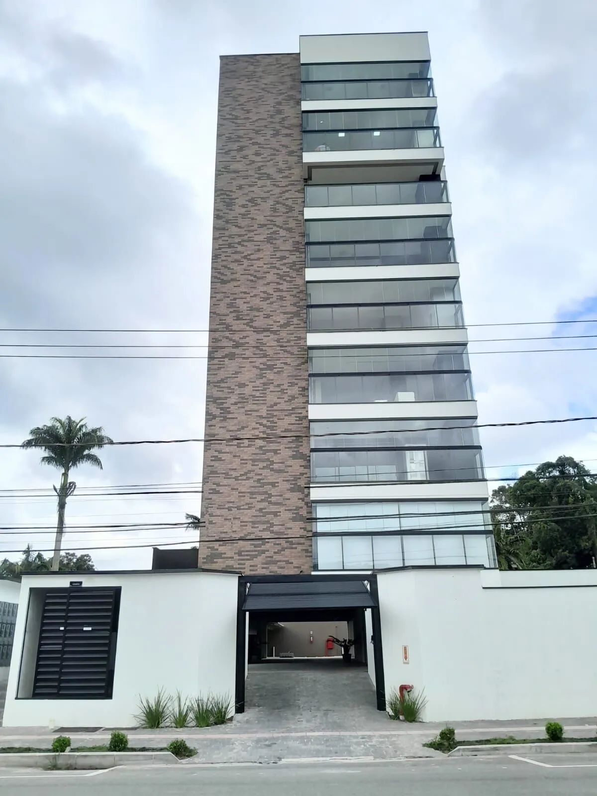 Apartamento à venda com 2 quartos e 1 suíte, 1 vaga, 68m² no Saguaçú, Joinville - foto 1