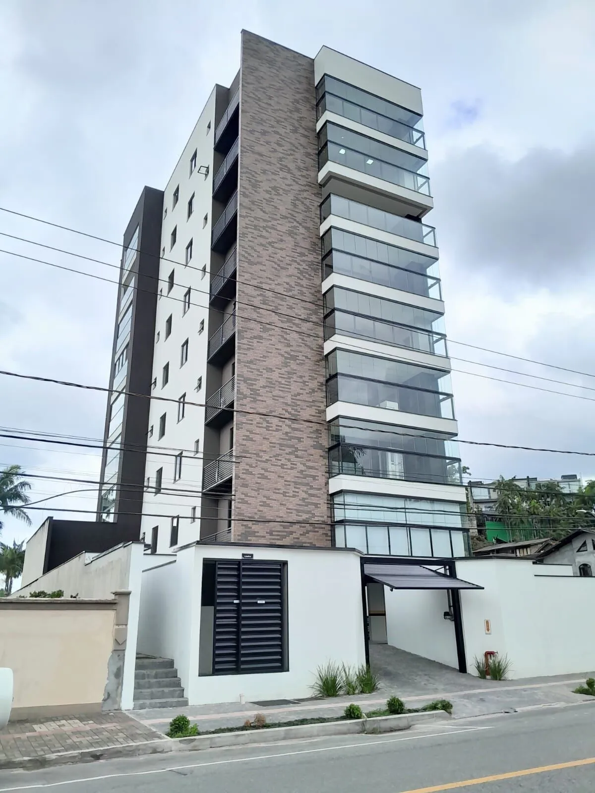 Apartamento à venda com 2 quartos e 1 suíte, 1 vaga, 68m² na Rua Estrela no Saguaçú, Joinville — foto 2