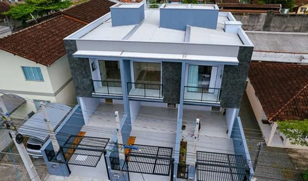 Casa à venda com 2 quartos e 2 suítes, 2 vagas, 110m² no Costa e Silva, Joinville - foto 1
