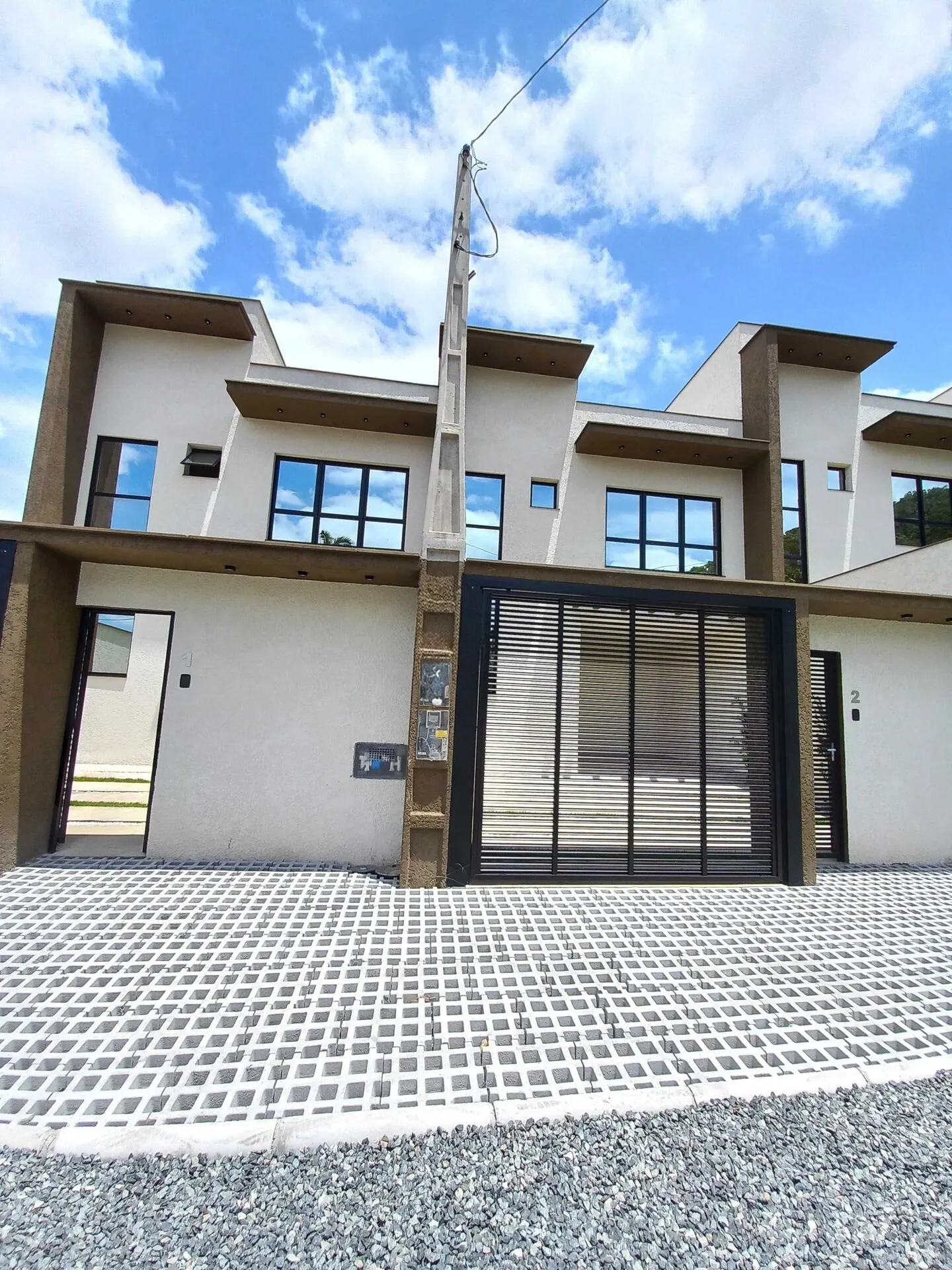 Casa à venda com 3 quartos e 1 suíte, 2 vagas, 100m² no Glória, Joinville - foto 1