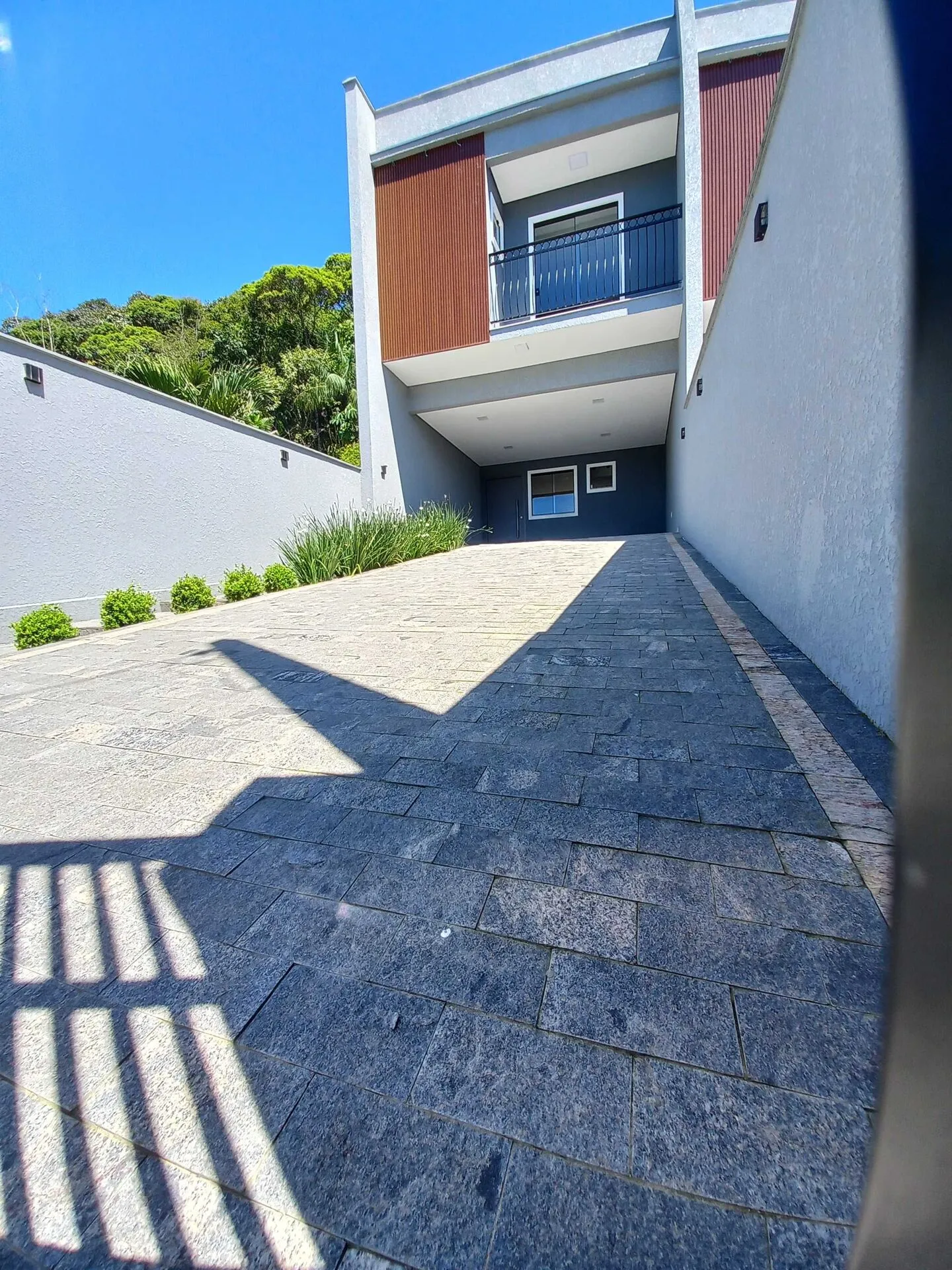 Casa à venda com 3 quartos e 1 suíte, 2 vagas, 149m² na Rua Goiânia no São Marcos, Joinville — foto 2