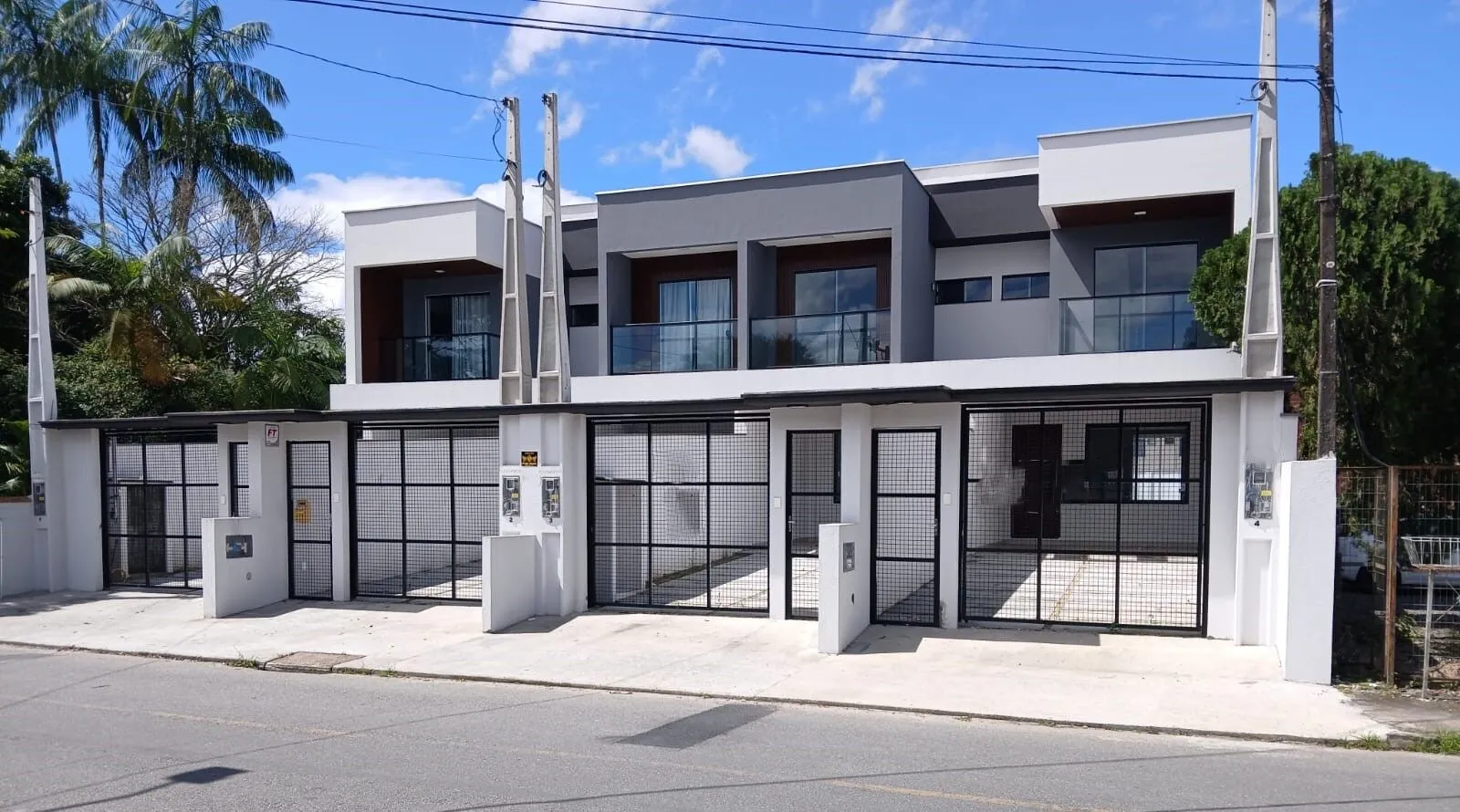 Casa à venda com 3 quartos e 1 suíte, 2 vagas, 120m² no Bom Retiro, Joinville - foto 1