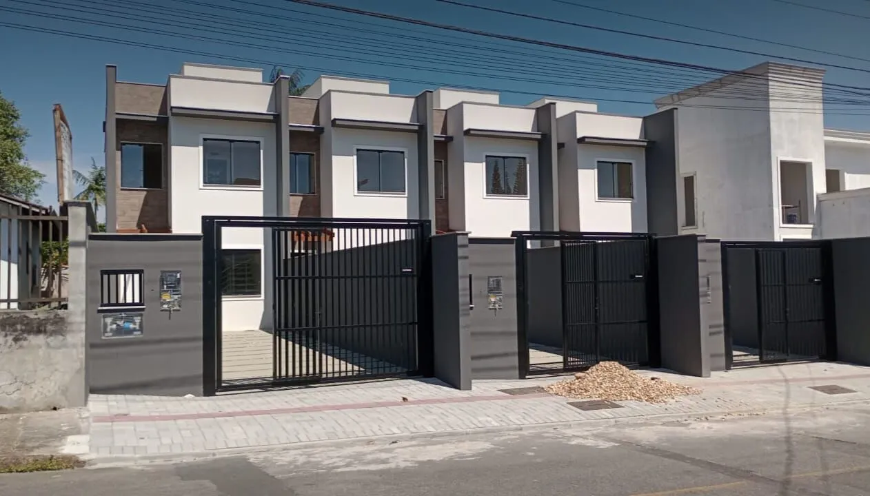 Casa à venda com 3 quartos e 1 suíte, 2 vagas, 101m² no Bom Retiro, Joinville - foto 1