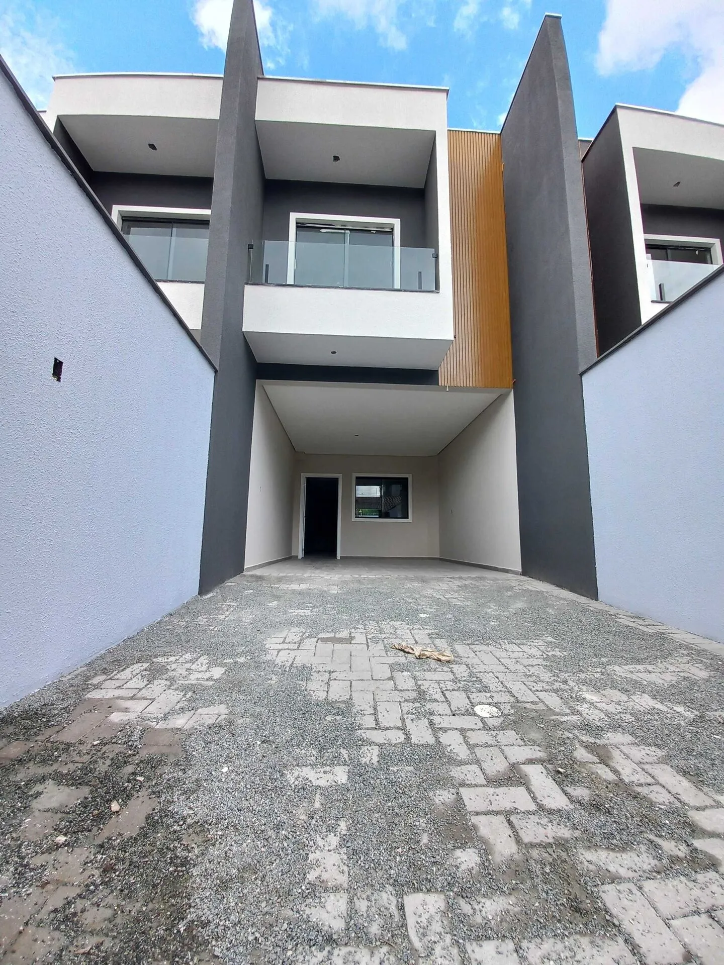 Casa à venda com 3 quartos e 1 suíte, 2 vagas, 114m² na Rua Goiânia no São Marcos, Joinville — foto 2