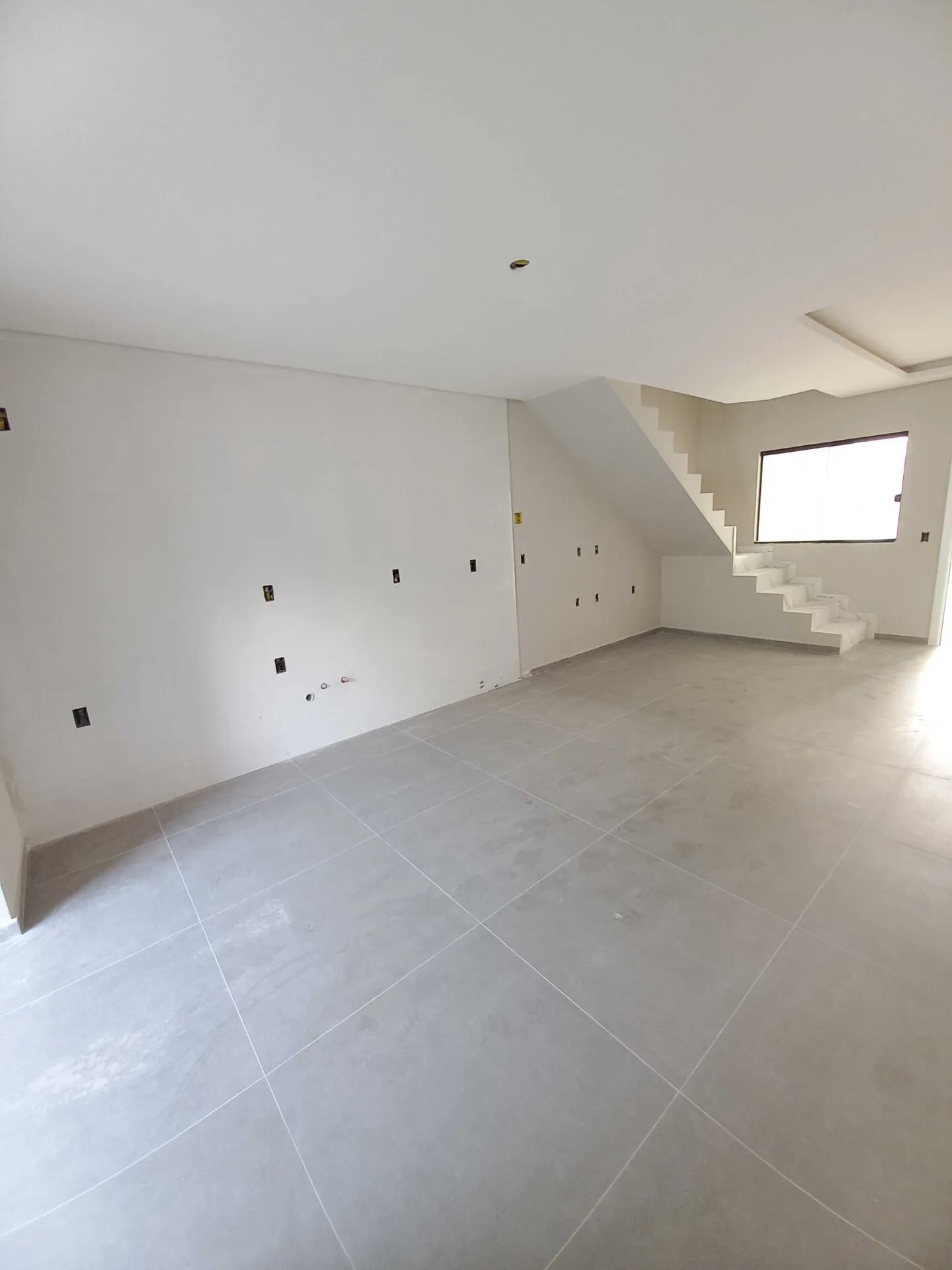 Casa à venda com 3 quartos e 1 suíte, 2 vagas, 114m² na Rua Goiânia no São Marcos, Joinville — foto 4