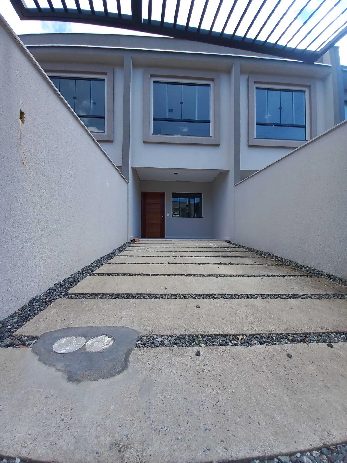 Casa à venda com 3 quartos e 1 suíte, 2 vagas, 100m² na Rua Rui Barbosa no Costa e Silva, Joinville — foto 2