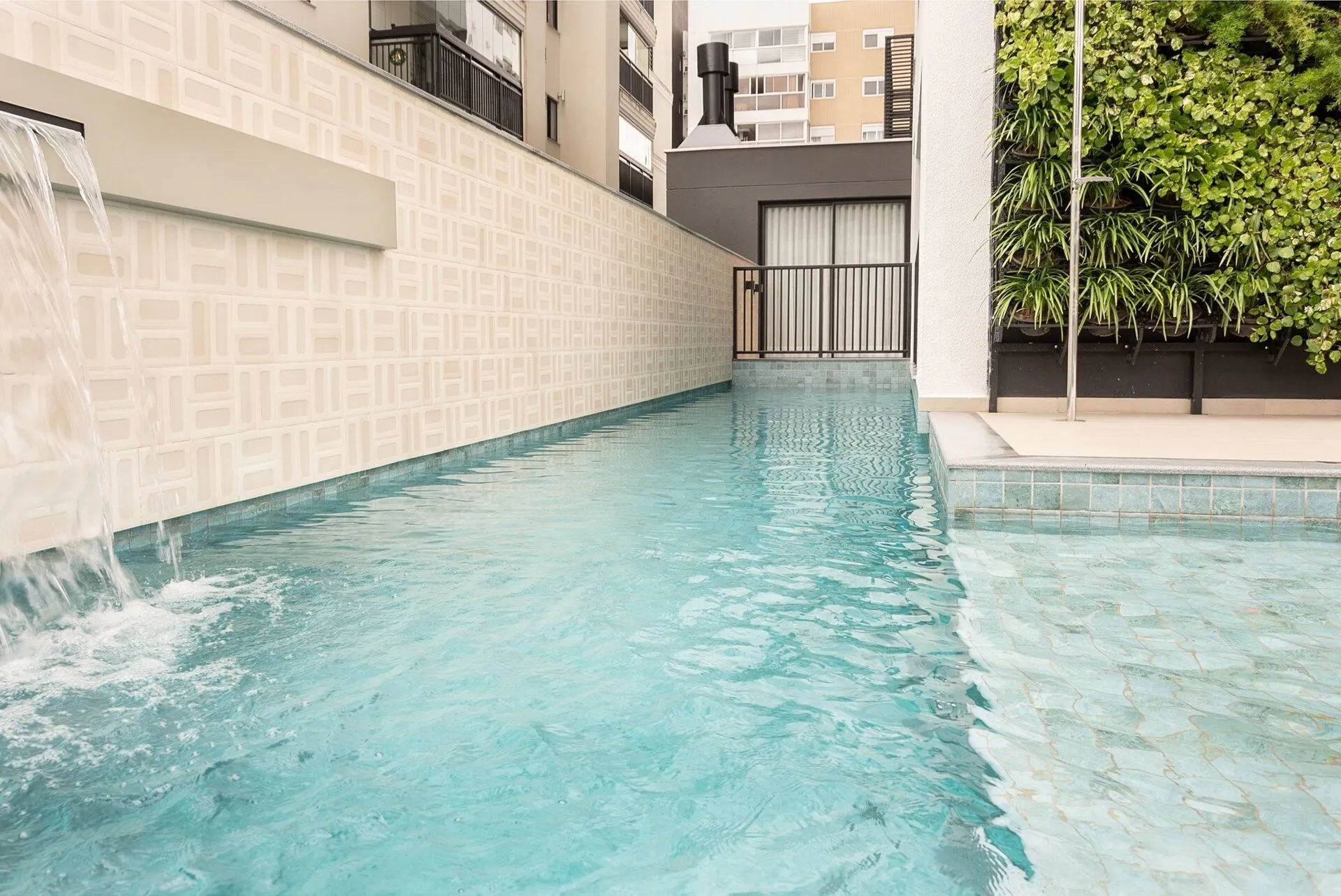 Apartamento à venda com 3 quartos e 1 suíte, 2 vagas, 78m² na Rua Doutor João Colin no América, Joinville — foto 2