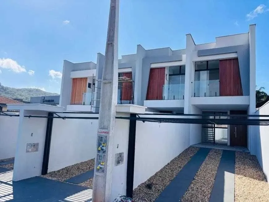 Casa à venda com 3 quartos e 1 suíte, 2 vagas, 115m² no Bom Retiro, Joinville - foto 1