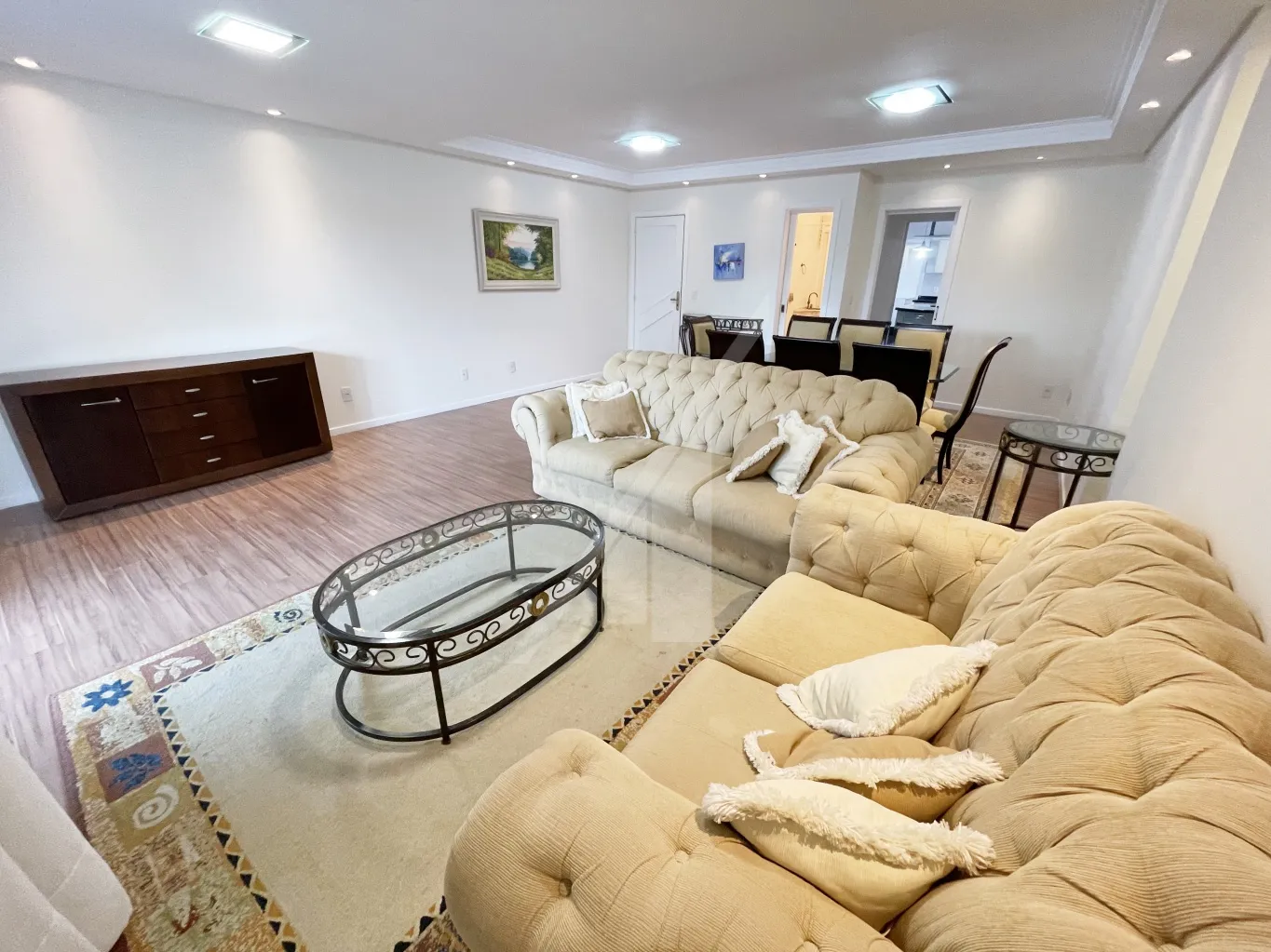 Lindo apartamento mobiliado no bairro Vila Nova, com 03 suítes e 03 vagas de garagem individuais. - foto 1