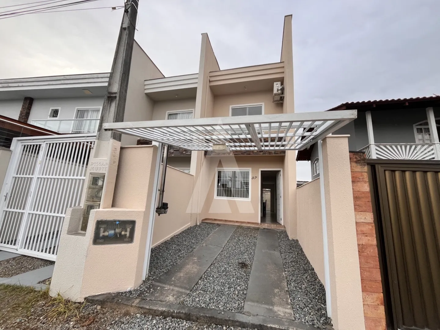 Casa para alugar com 2 quartos, 1 vaga, 72m² no Boehmerwald, Joinville - foto 1