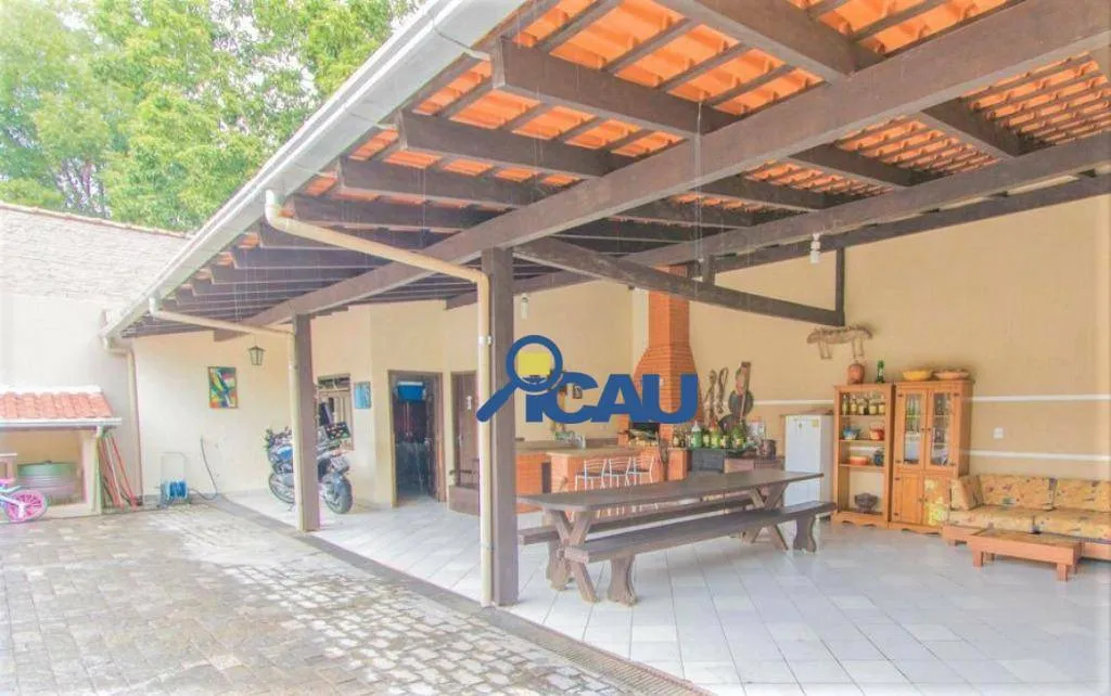 Linda casa no bairro Água Verde — foto 2
