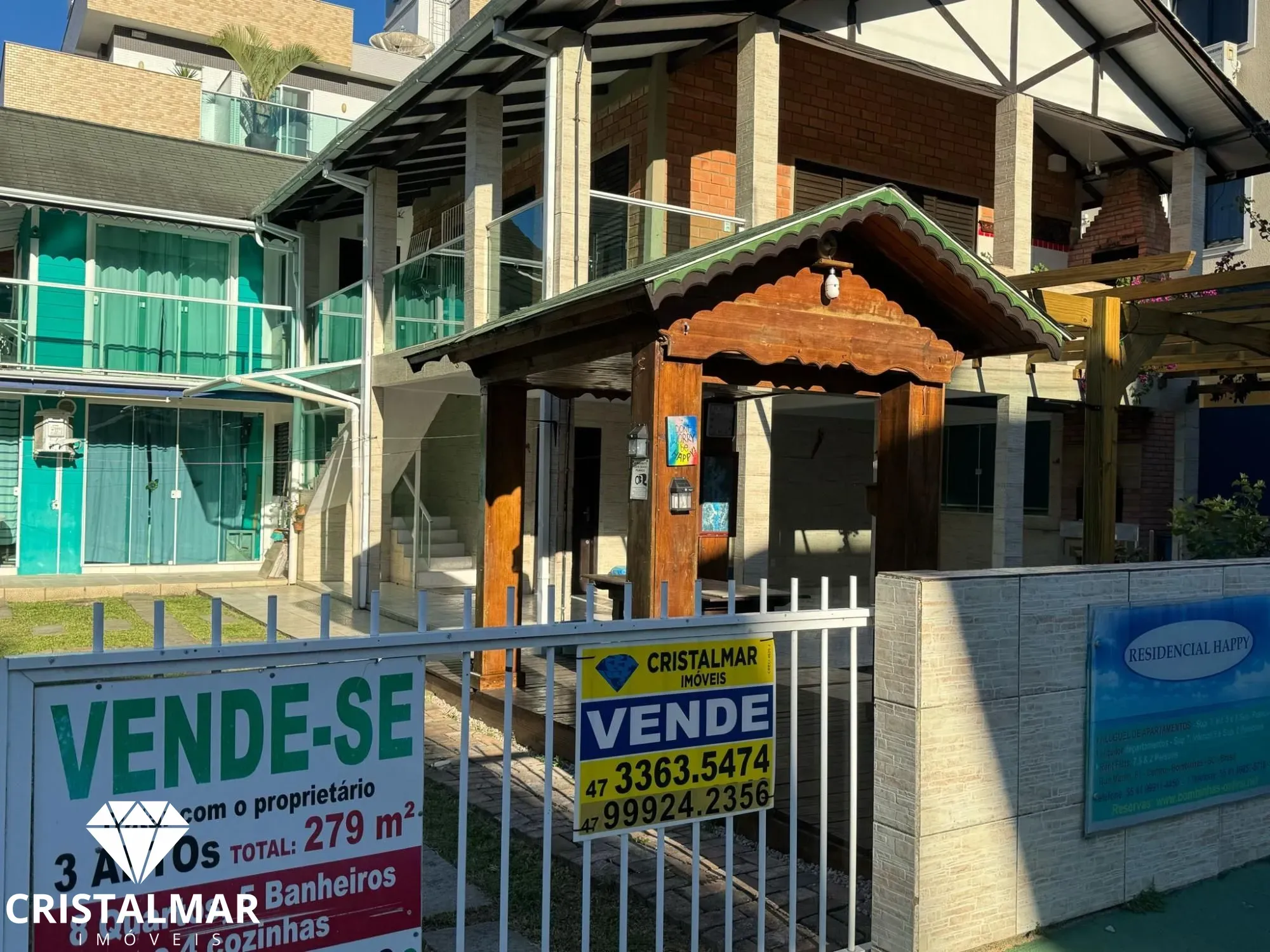 CASA BEM LOCALIZADA NO CENTRO DE BOMBINHAS A 250 METROS DA PRAIA — foto 2