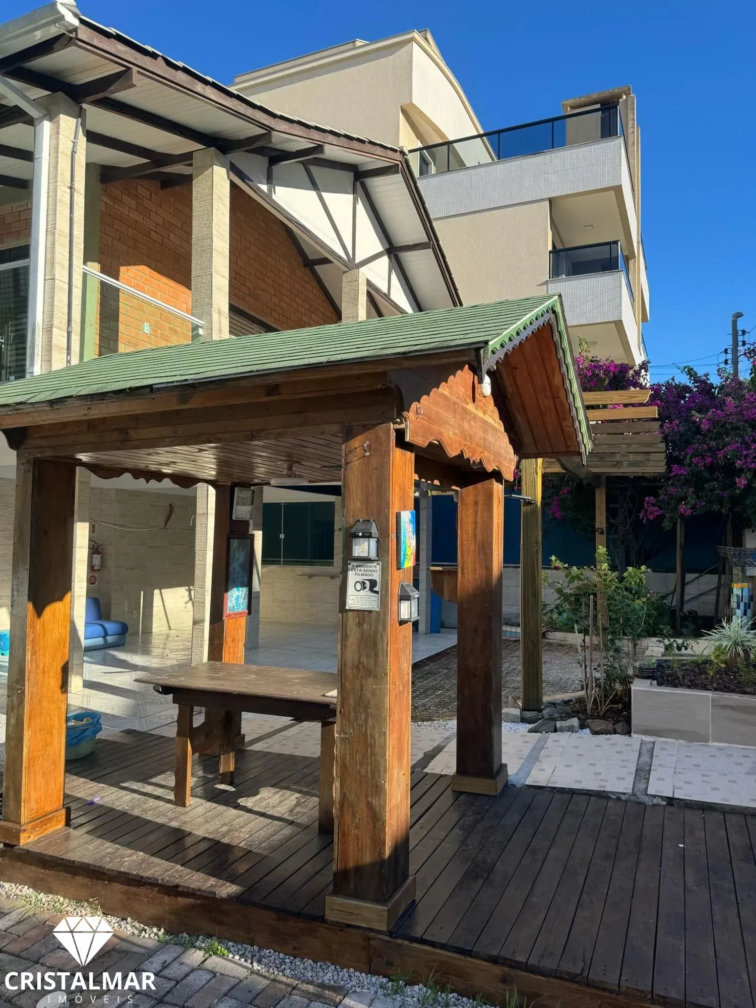 CASA BEM LOCALIZADA NO CENTRO DE BOMBINHAS A 250 METROS DA PRAIA — foto 3