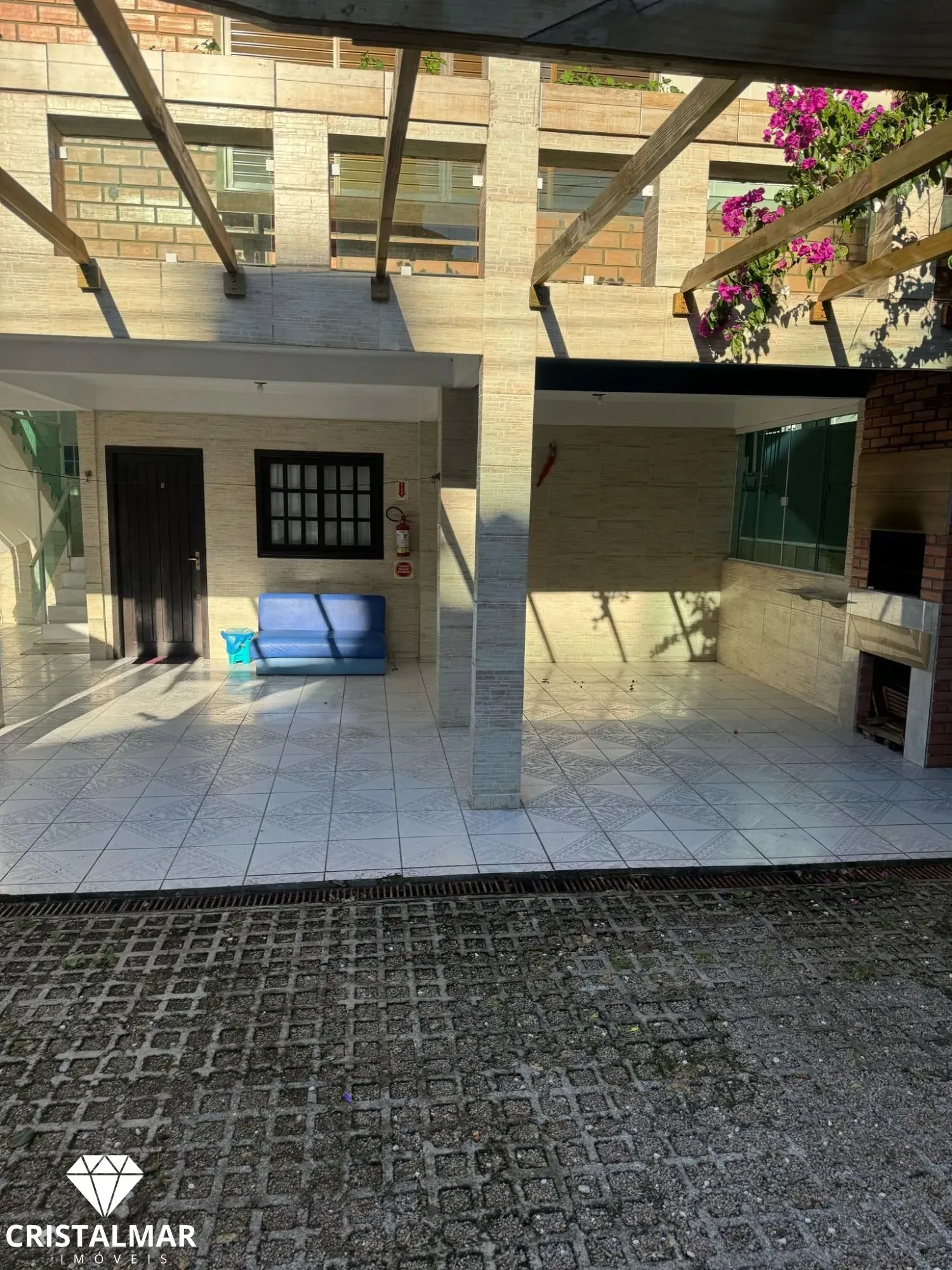 CASA BEM LOCALIZADA NO CENTRO DE BOMBINHAS A 250 METROS DA PRAIA — foto 4