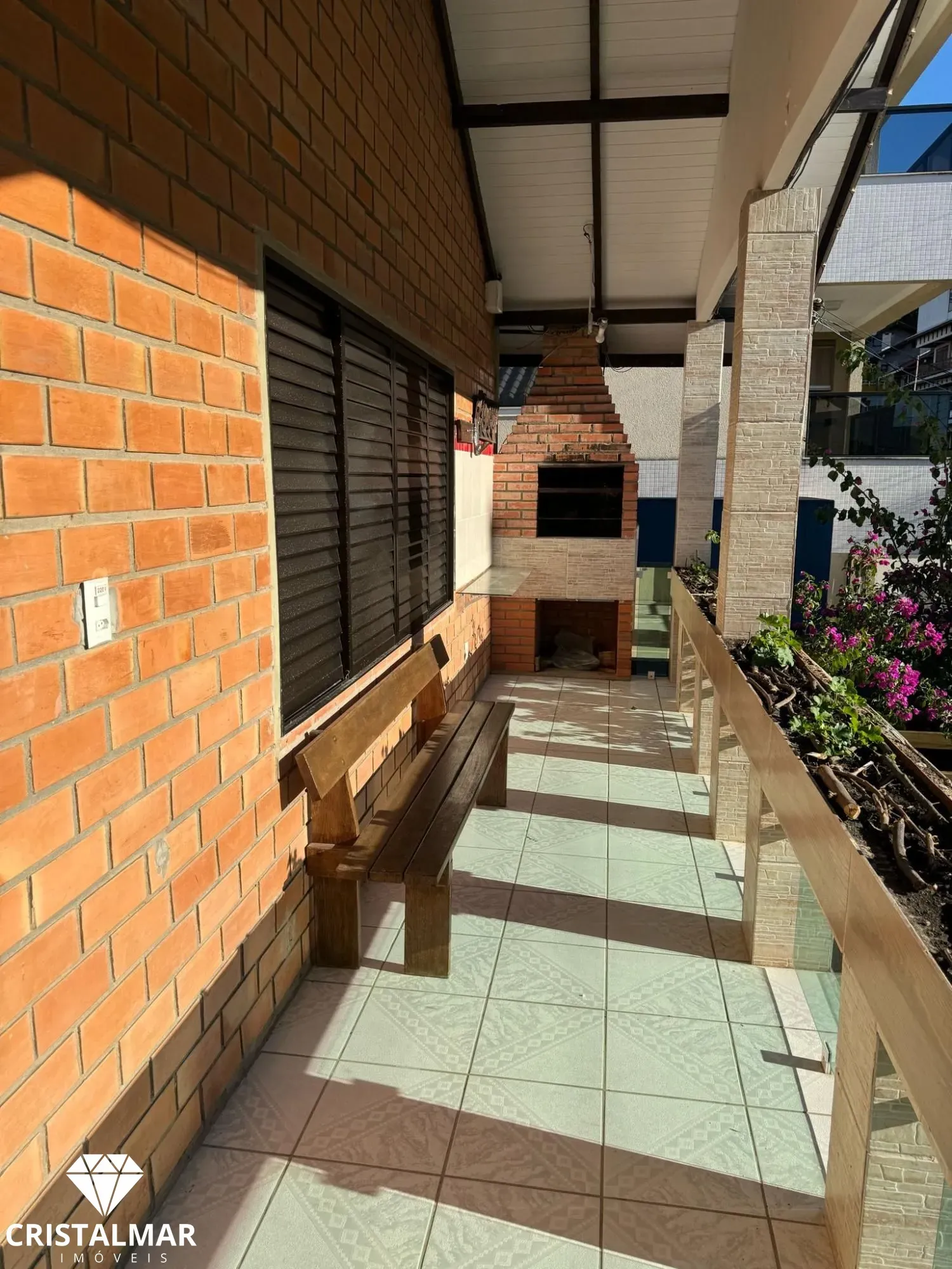 CASA BEM LOCALIZADA NO CENTRO DE BOMBINHAS A 250 METROS DA PRAIA — foto 5
