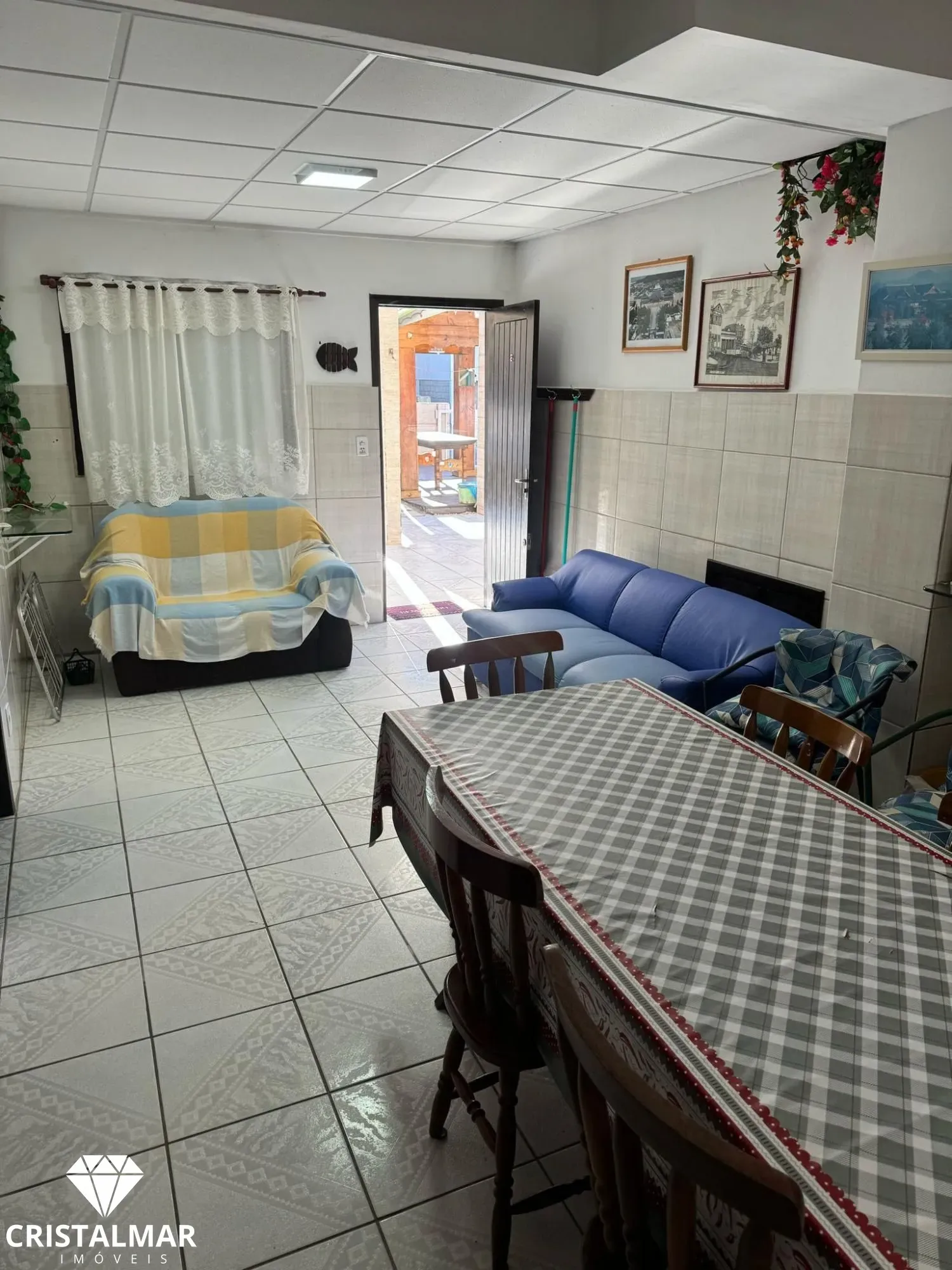 CASA BEM LOCALIZADA NO CENTRO DE BOMBINHAS A 250 METROS DA PRAIA — foto 6