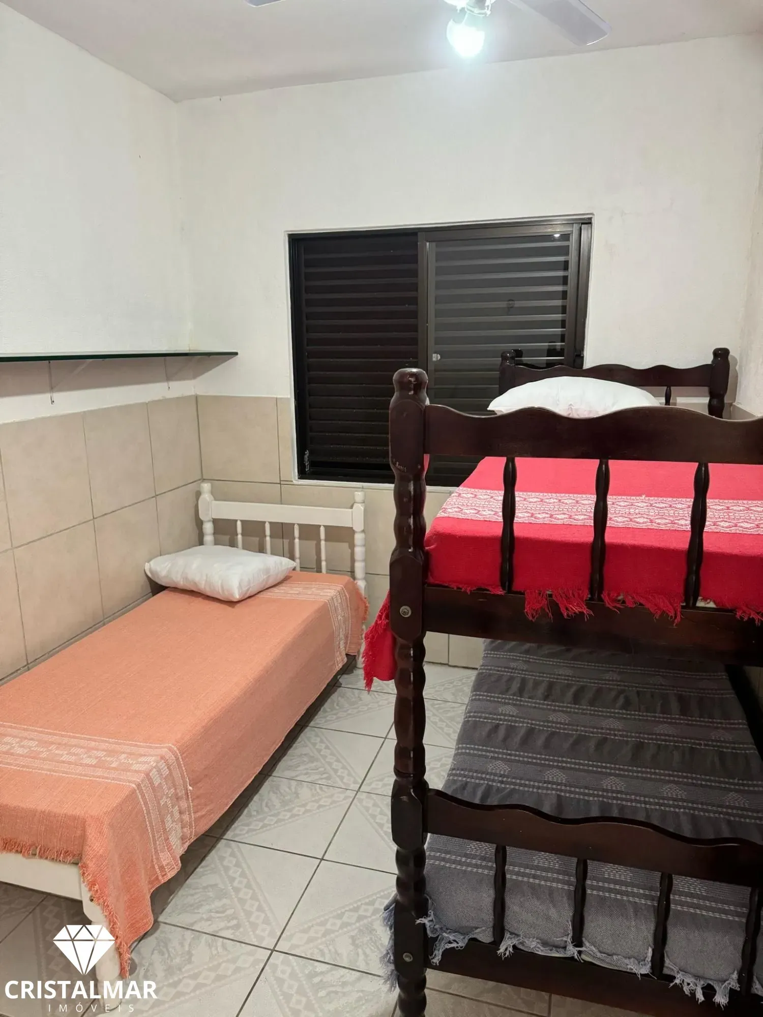 CASA BEM LOCALIZADA NO CENTRO DE BOMBINHAS A 250 METROS DA PRAIA — foto 7