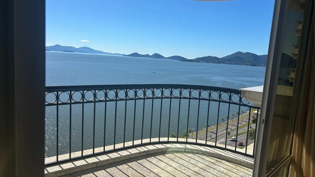 Apartamento à venda com 3 quartos e 3 suítes, 4 vagas, 316m² no Agronômica, Florianópolis - foto 1