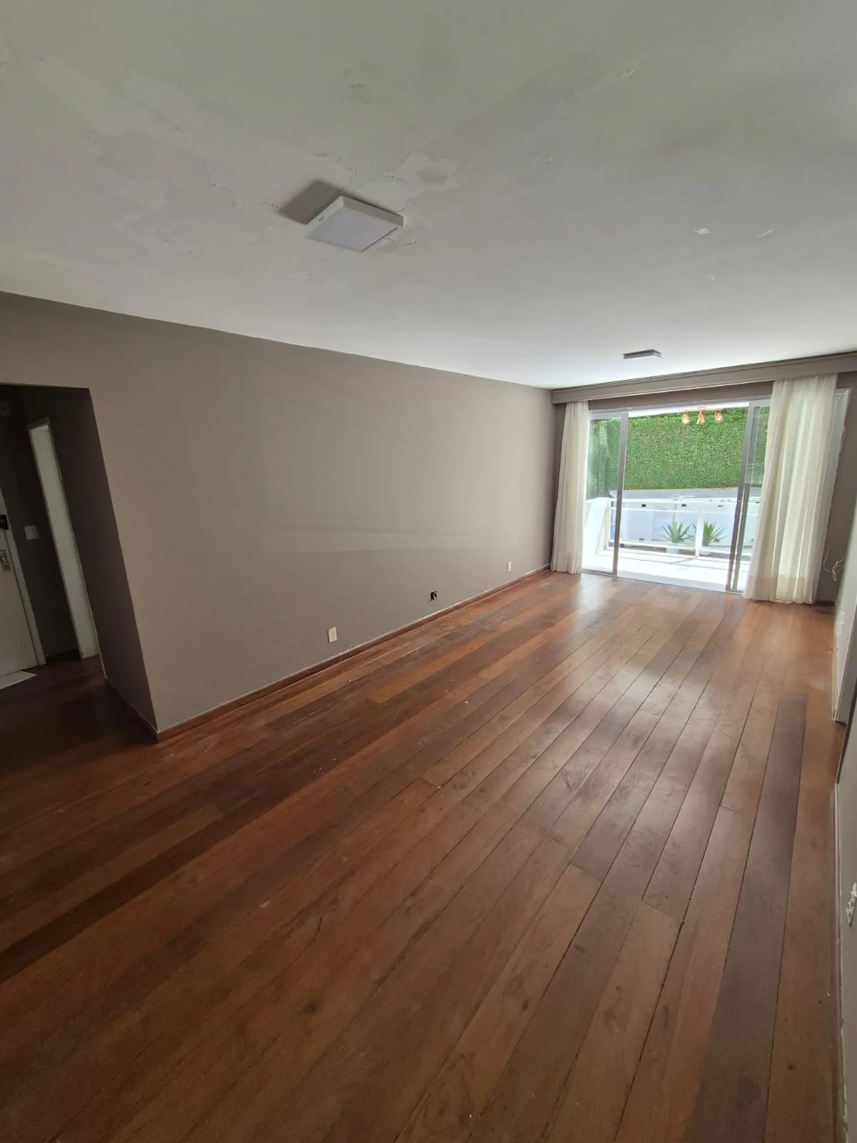 Apartamento à venda com 4 quartos e 1 suíte, 2 vagas, 101m² na região do bairro Agronômica, próximo à Rua Ernesto Stodieck, Florianópolis — foto 2