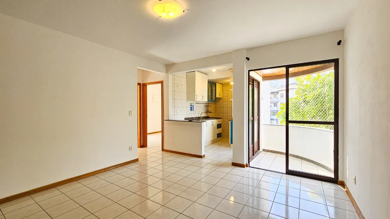 Apartamento à venda com 2 quartos e 1 suíte, 2 vagas, 62m² em Florianópolis - foto 1
