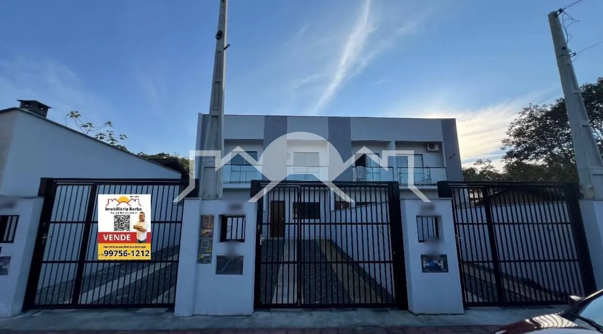Casa à venda com 2 quartos e 1 suíte, 2 vagas, 92m² no Espinheiros, Joinville - foto 1