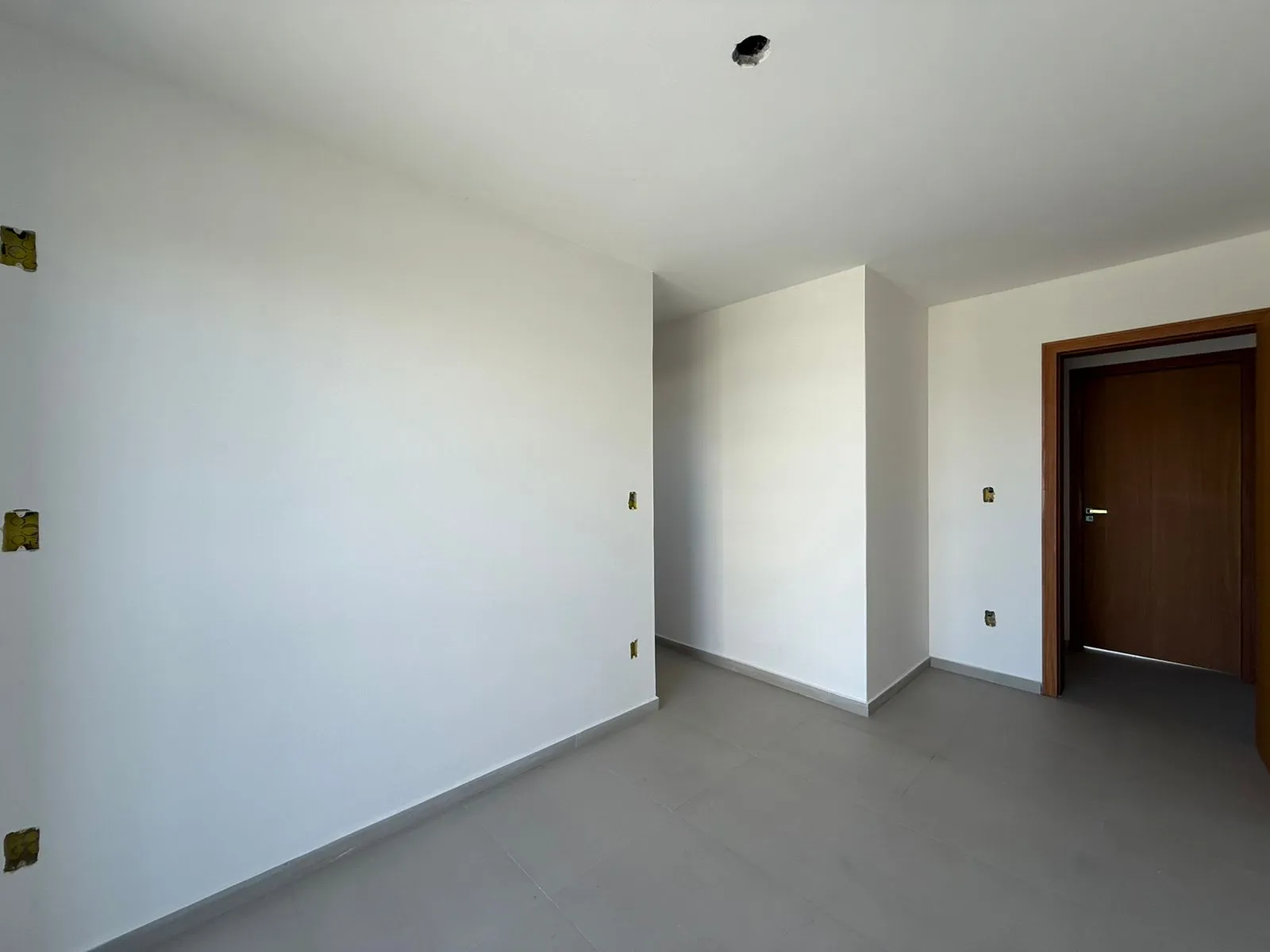 Casa à venda com 2 quartos, sendo 2 suítes, 1 vaga, 81m² na Rua Hélio Estefano Becker no Real Parque, São José