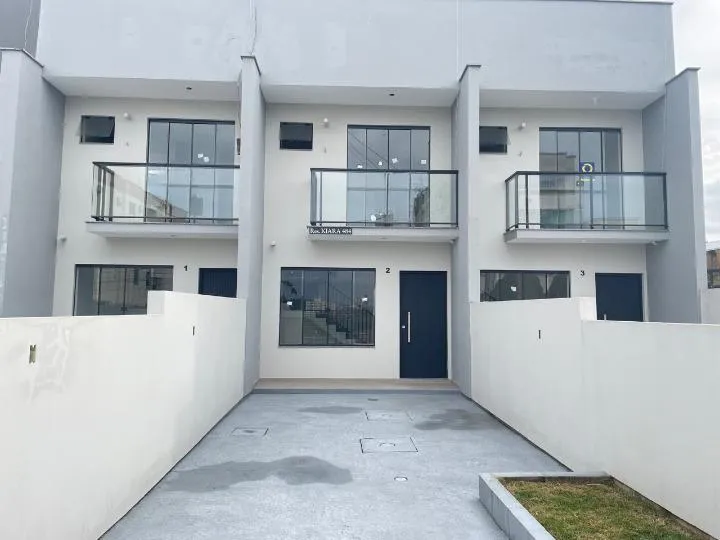 Casa à venda com 2 quartos, sendo 2 suítes, 1 vaga, 81m² na Rua Hélio Estefano Becker no Real Parque, São José
