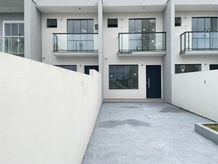 Casa à venda com 2 quartos, sendo 2 suítes, 1 vaga, 81m² na Rua Hélio Estefano Becker no Real Parque, São José