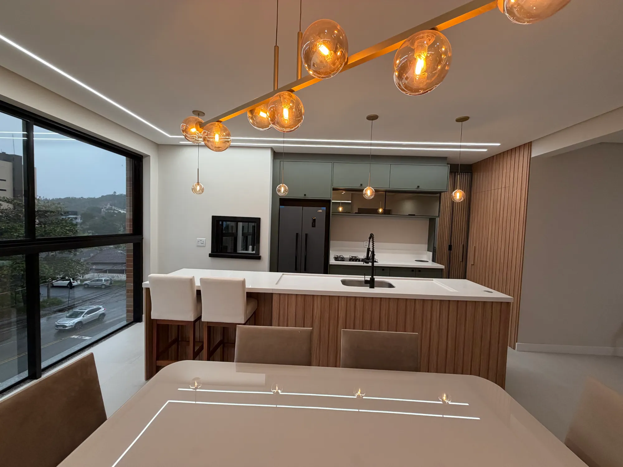 Apartamento à venda com 3 quartos, sendo 1 suíte, 2 vagas, 103m² na região do bairro Vorstadt, próximo à Rua Silvano Cândido da Silva Sênior, Blumenau