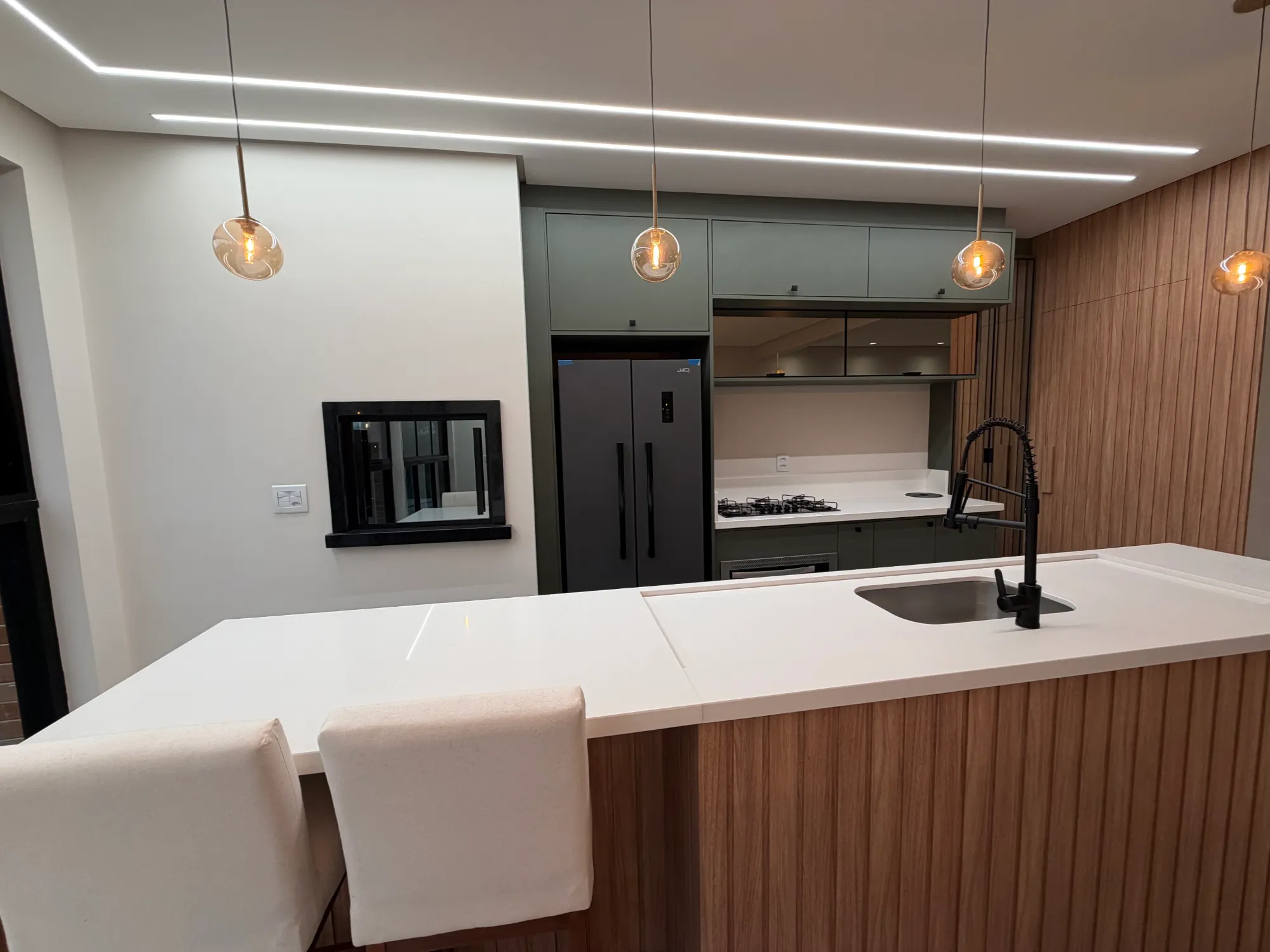 Apartamento à venda com 3 quartos, sendo 1 suíte, 2 vagas, 103m² na região do bairro Vorstadt, próximo à Rua Silvano Cândido da Silva Sênior, Blumenau